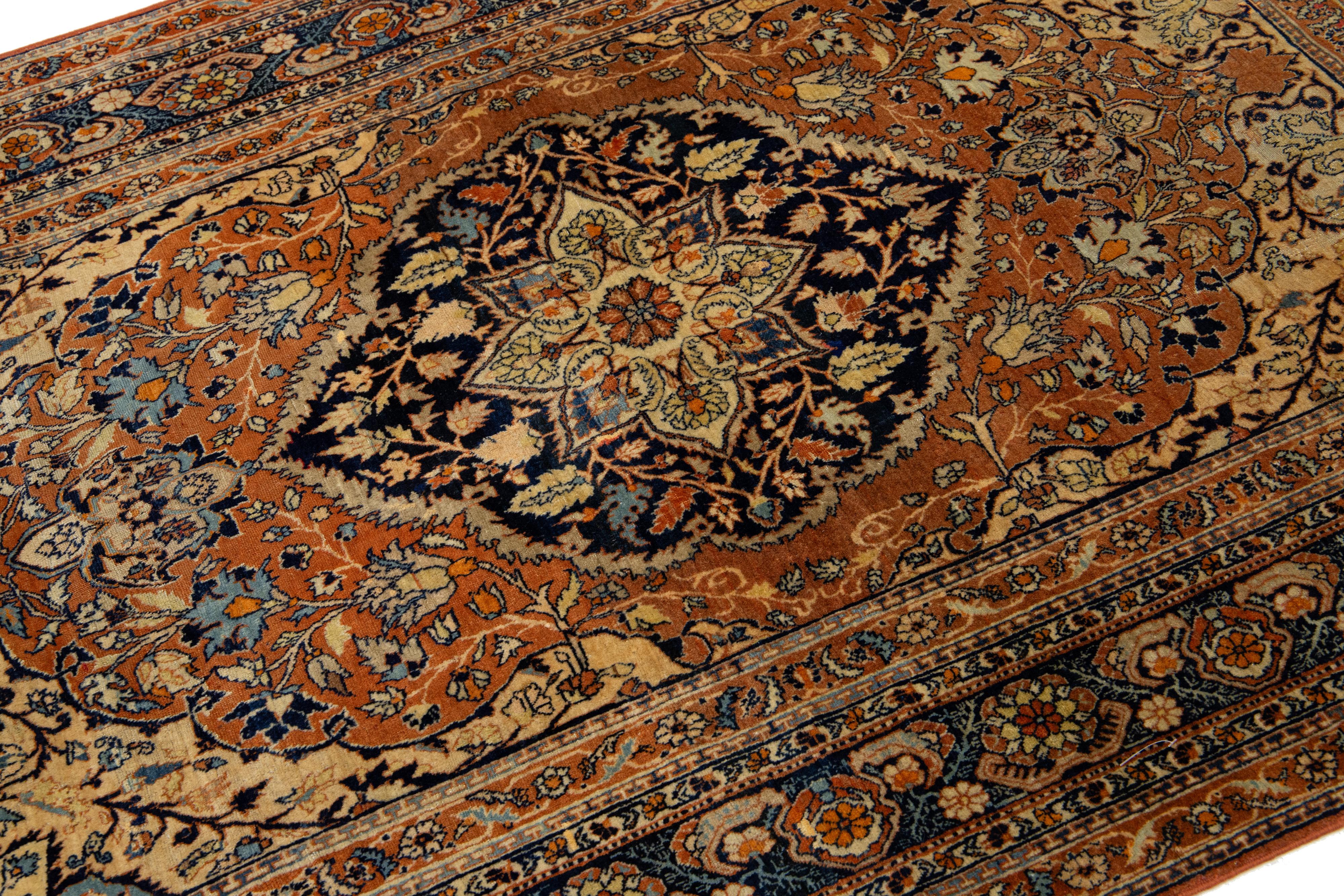 Noué à la main Tapis persan antique en laine Tabriz Rust avec design classique en médaillon en vente