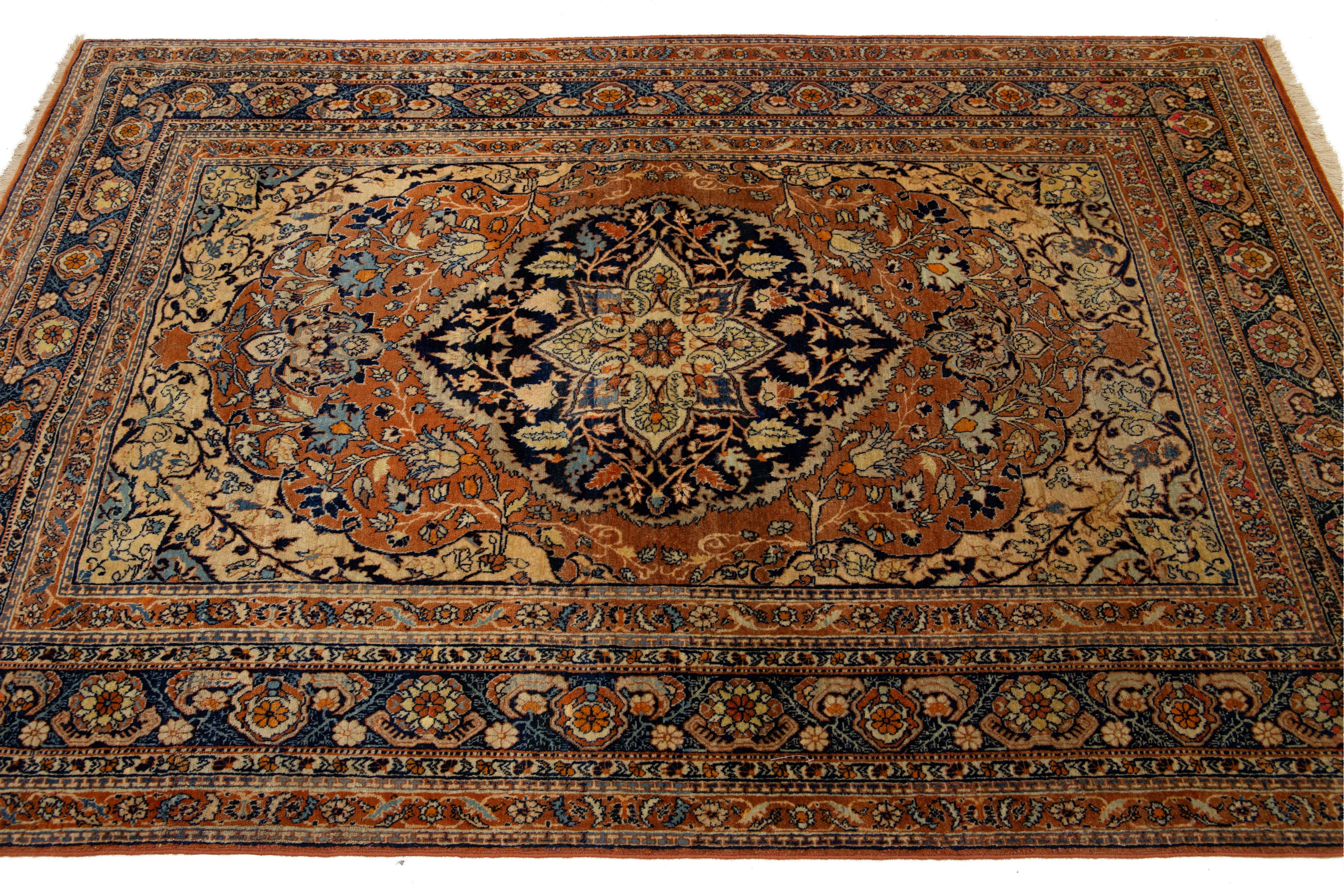 Tapis persan antique en laine Tabriz Rust avec design classique en médaillon Bon état - En vente à Norwalk, CT