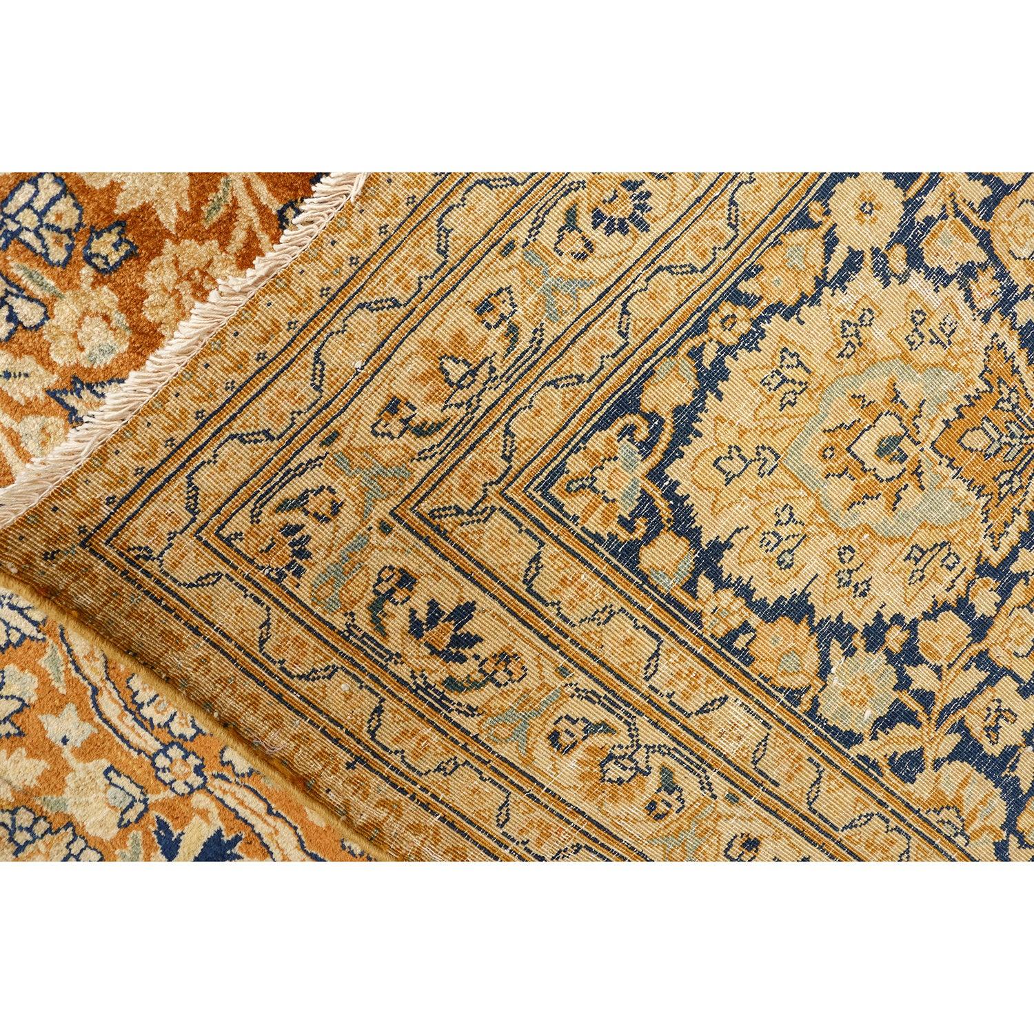 Tappeto antico Tabriz Sadaghiani in kork e cotone 26'2 X 18'4
 La storia dei tappeti di Tabriz risale al XVI secolo, durante la dinastia Safavide, quando Tabriz divenne un importante centro di tessitura di tappeti. La posizione strategica della
