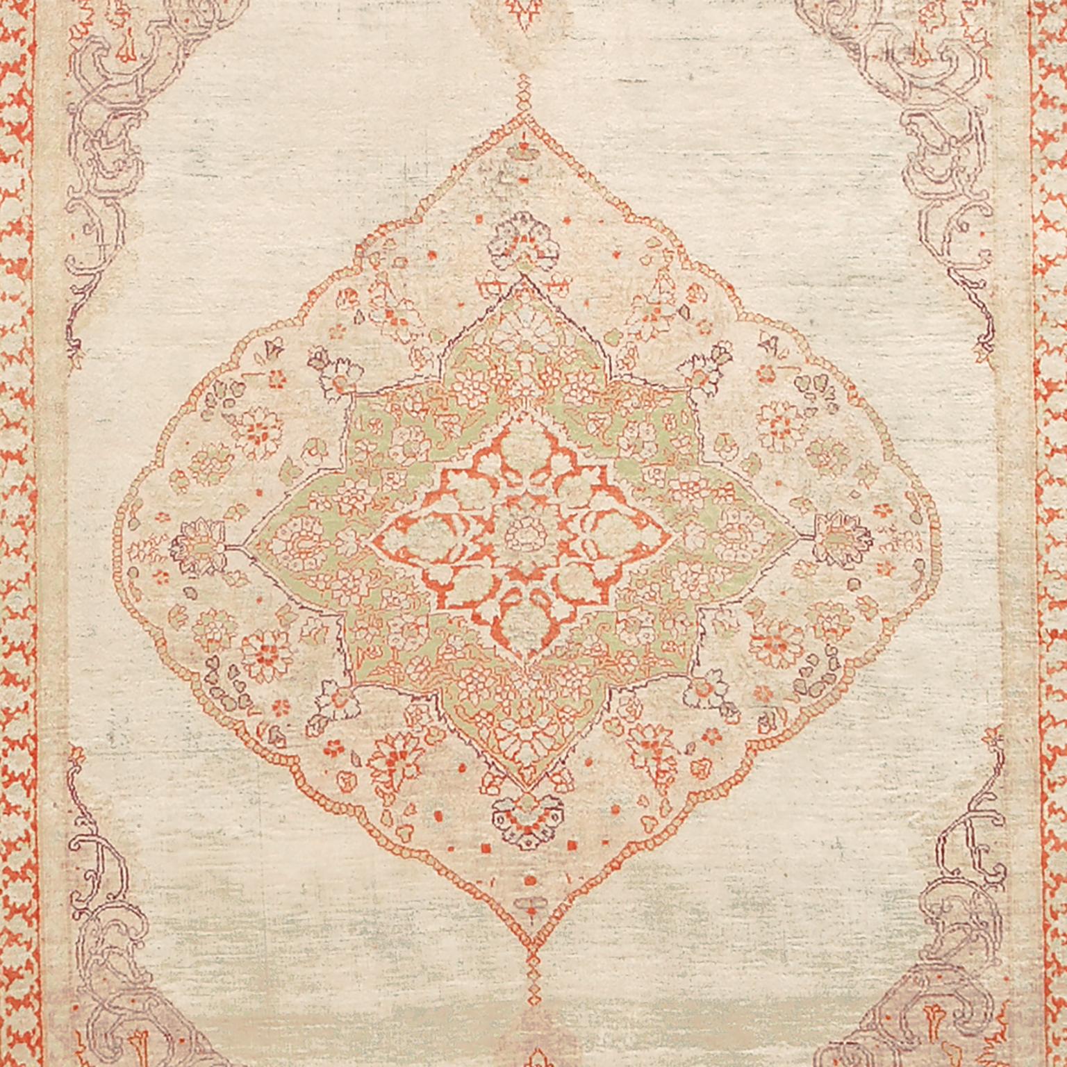 Persiano Tappeto di seta persiano Tabriz della fine del XIX secolo in vendita