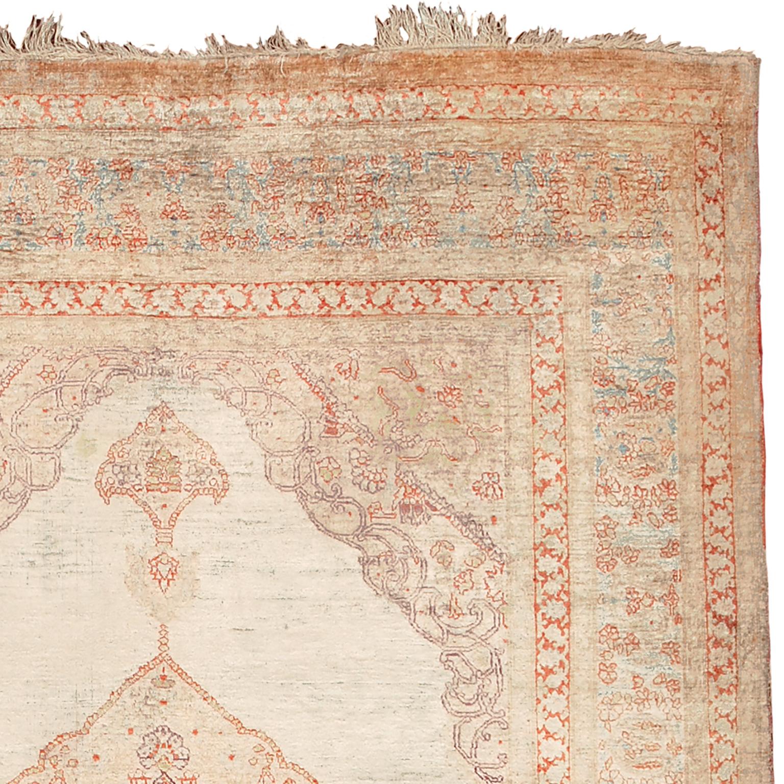 Tessuto a mano Tappeto di seta persiano Tabriz della fine del XIX secolo in vendita