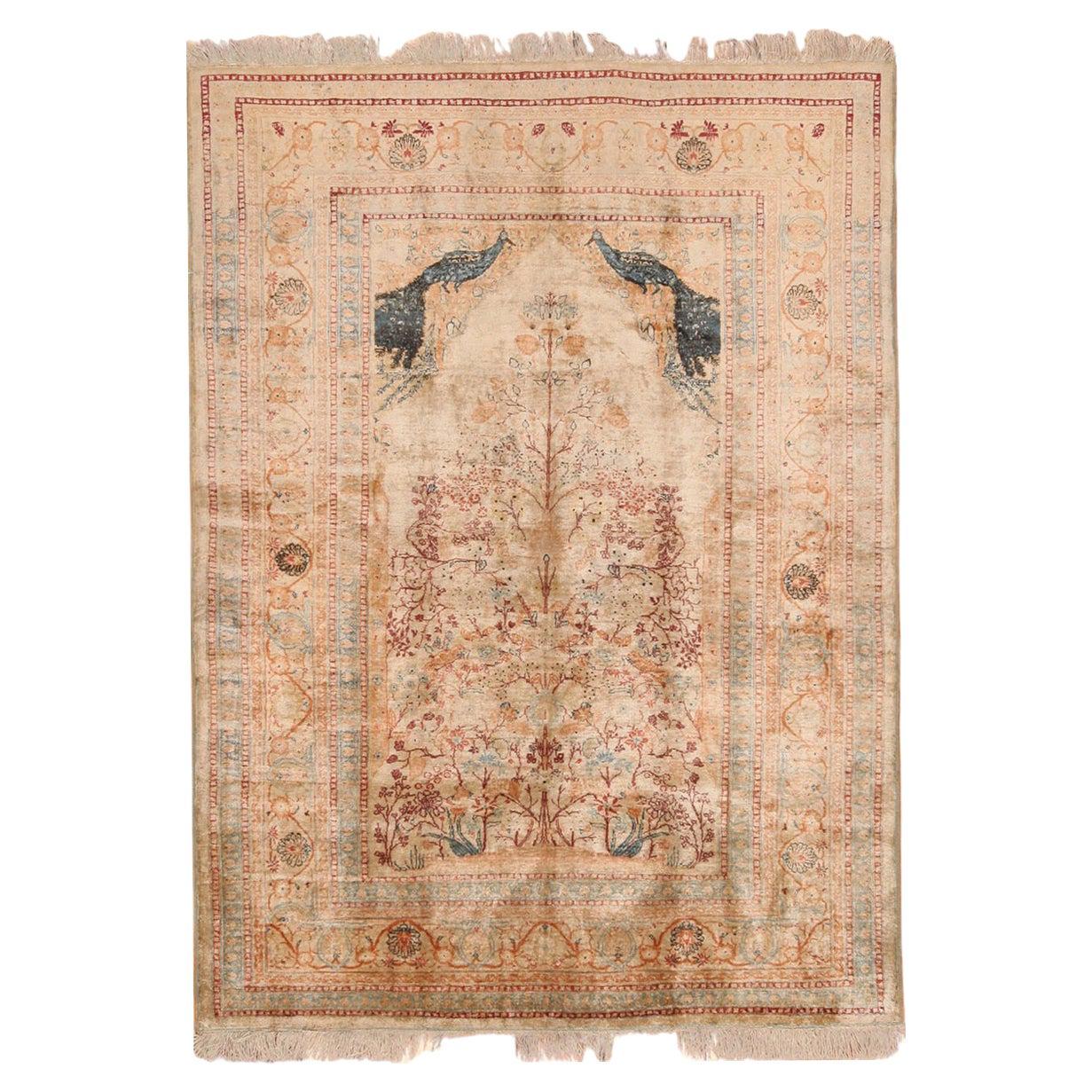 Antiker persischer Täbris-Seiden-Gebetteppich aus Täbris.4 ft 3 in x 5 ft 6 in