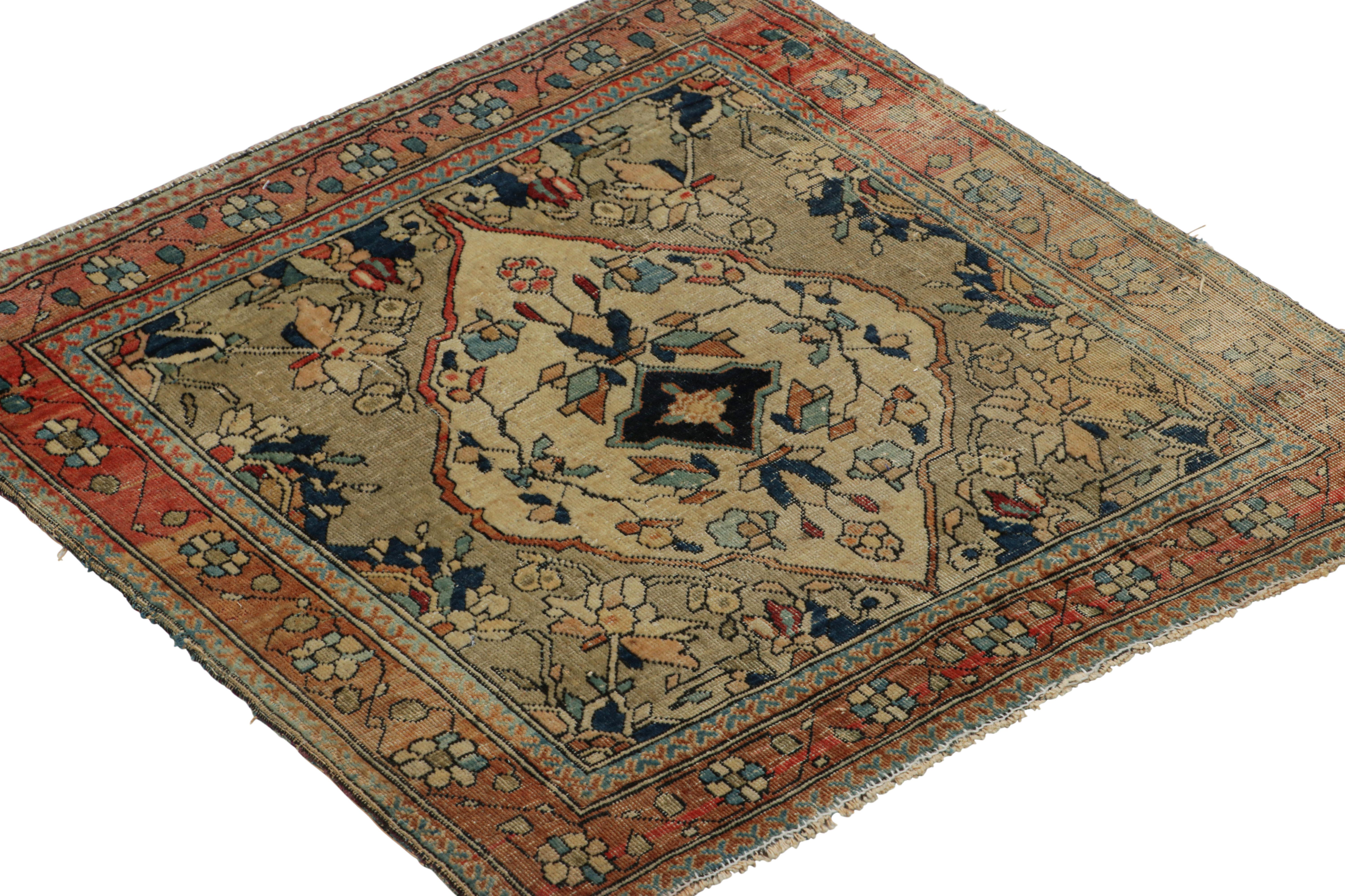 Annodato a mano Antico tappeto persiano Tabriz quadrato in beige-marrone con medaglione  Rug & Kilim in vendita