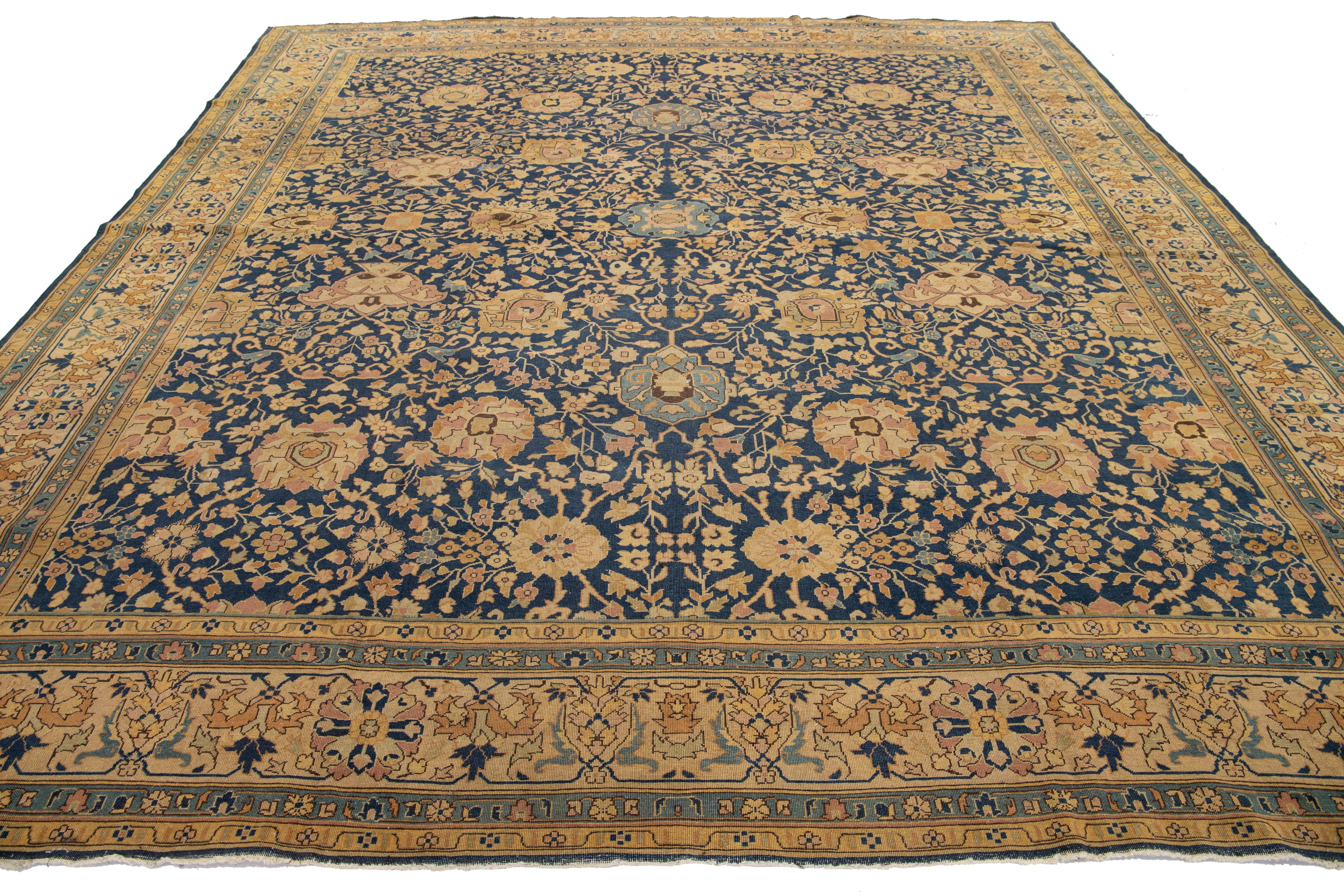 Antiker persischer quadratischer Täbris-Wollteppich in Blau mit Blumenmuster aus Täbris im Angebot 2