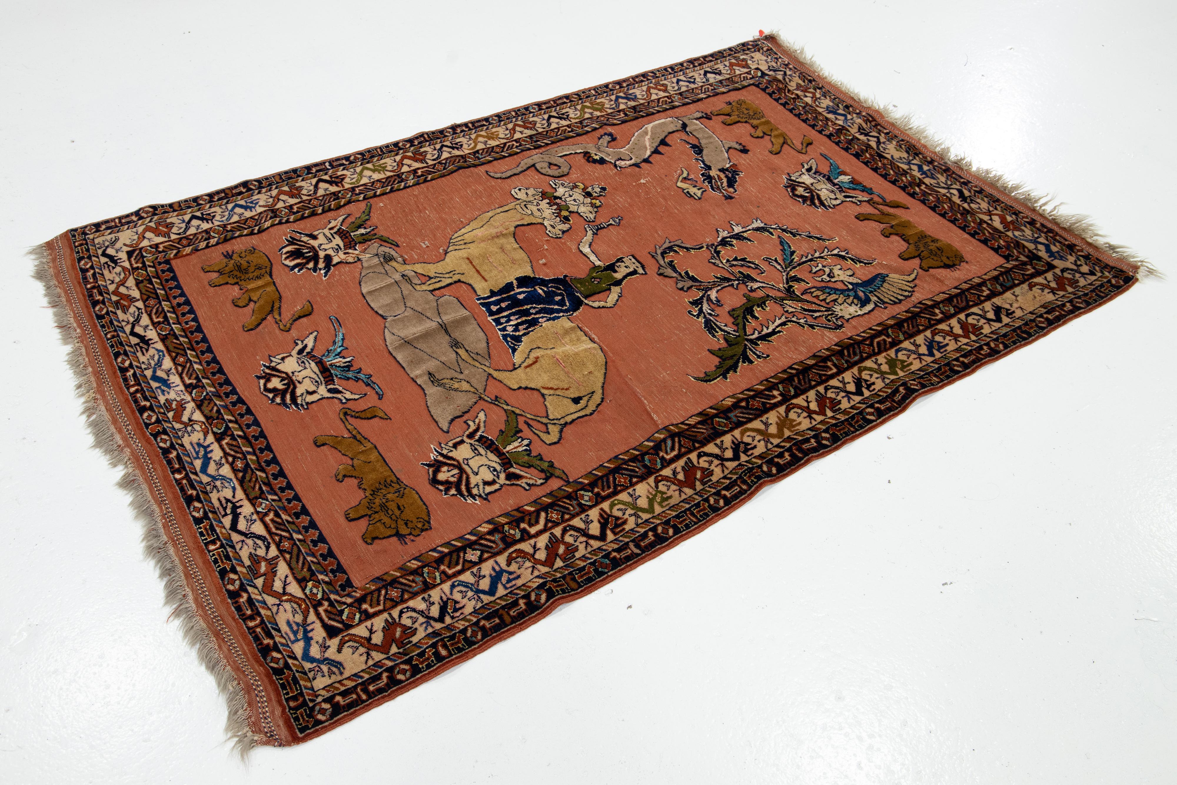Antiker persischer Täbris-Terrakotta-Wollteppich aus Täbris mit malerischem Design (Tabriz) im Angebot