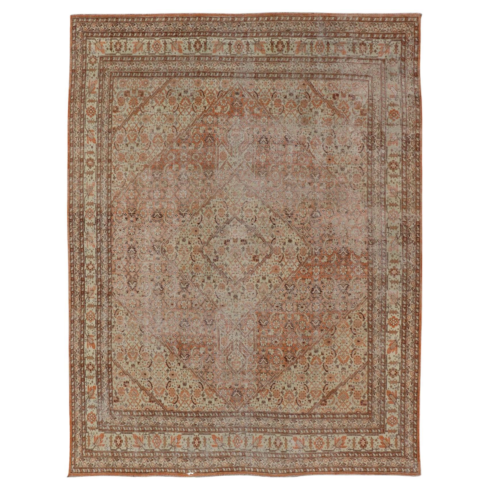 Tabriz persan ancien avec motif de médaillon sur toute sa surface en orange et brun en vente