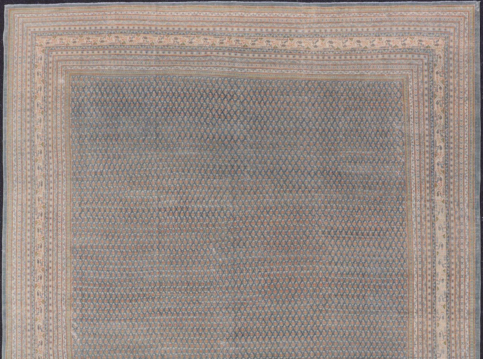 Mesures : 11'0 x 14'7
Ancien tapis persan Tabriz avec un design Herati à petite échelle en bleu doux 11'0 X 14'7. \Keivan Woven Arts/ tapis/EMB-22262, pays d'origine / type : Iran / Tabriz, circa 1930.

Ce tapis Tabriz persan ancien témoigne de la