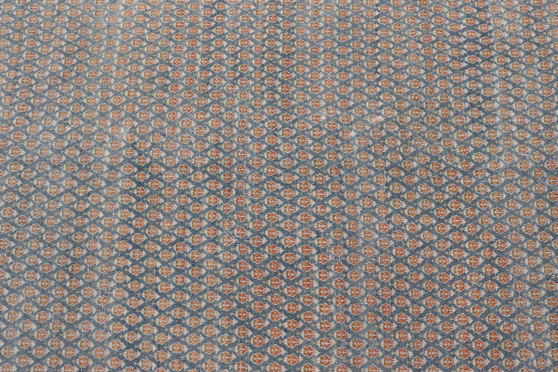 20ième siècle Tabriz persan ancien avec Small Design Herati en bleu doux 11'0 X 14'7 en vente