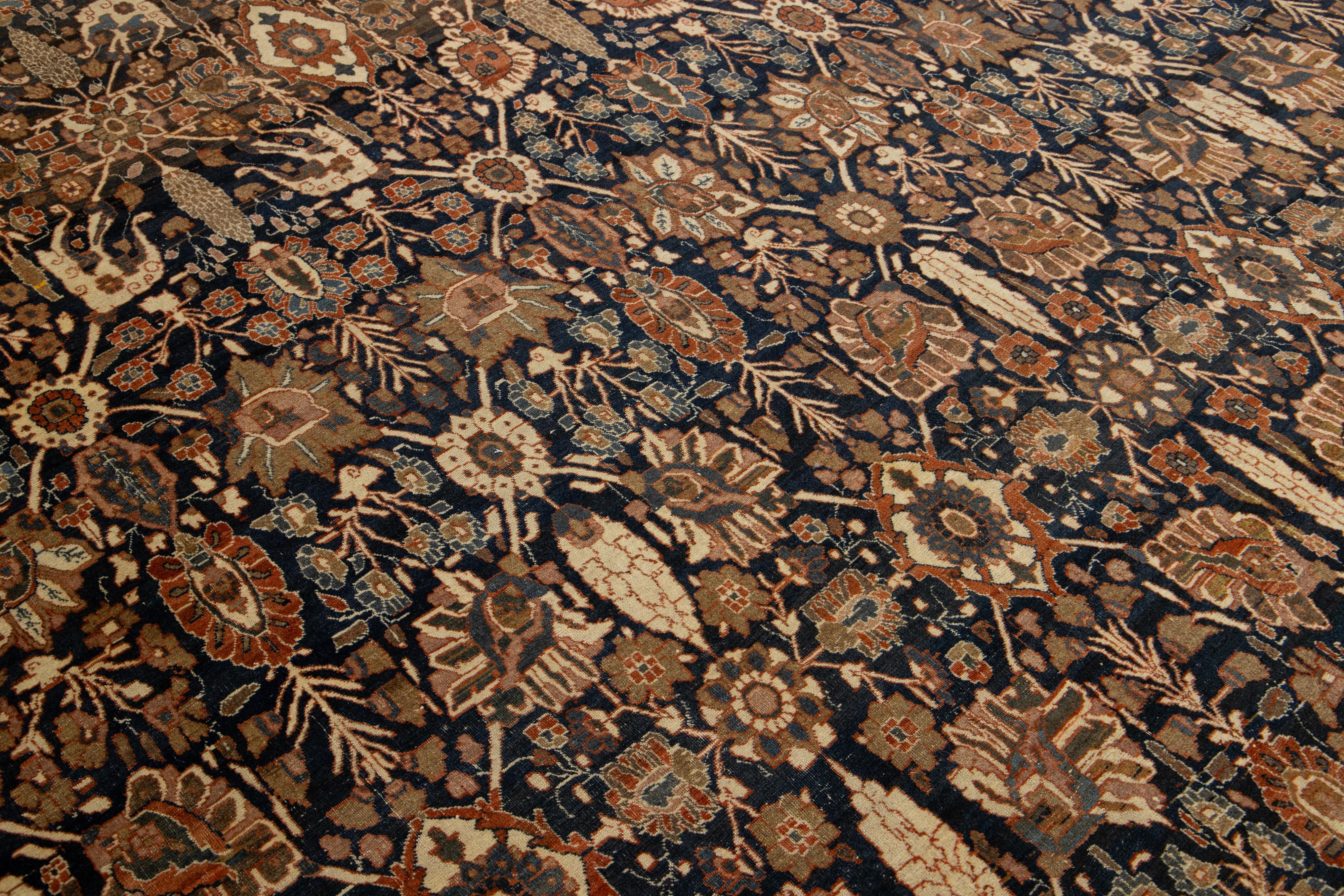 Tapis persan ancien en laine Tabriz avec un design floral classique en bleu et rouille en vente 3