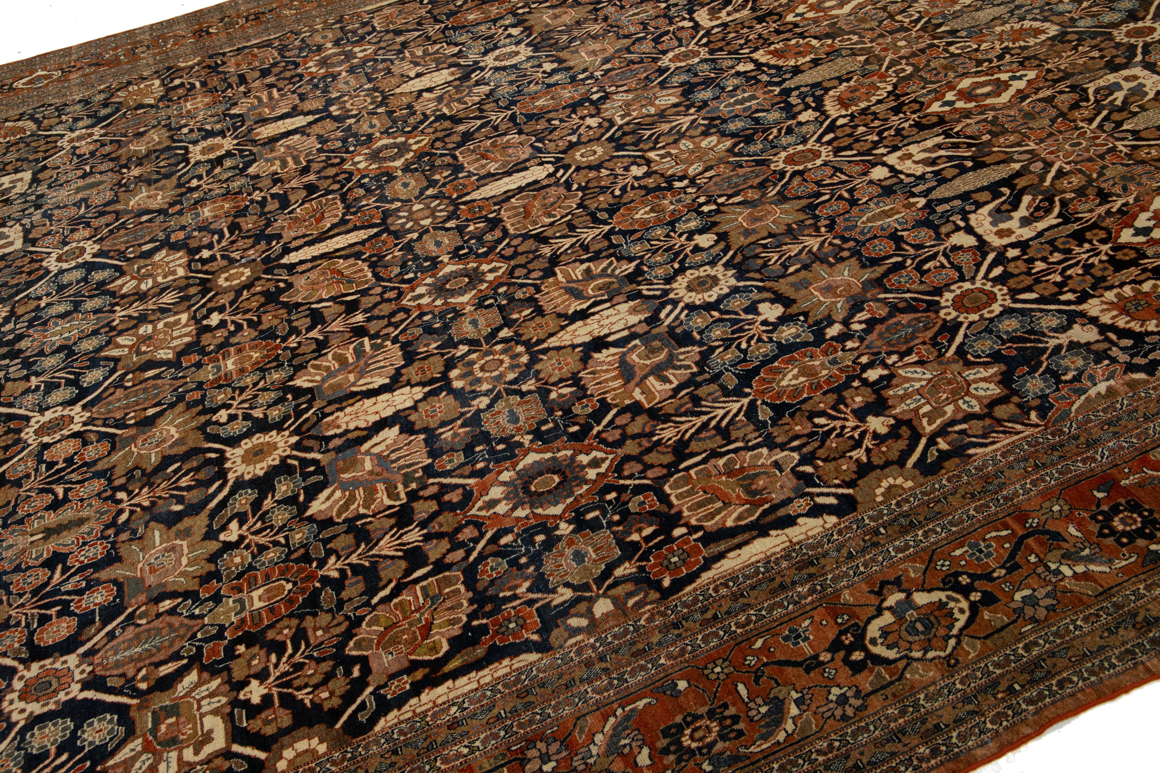 Tapis persan ancien en laine Tabriz avec un design floral classique en bleu et rouille Excellent état - En vente à Norwalk, CT