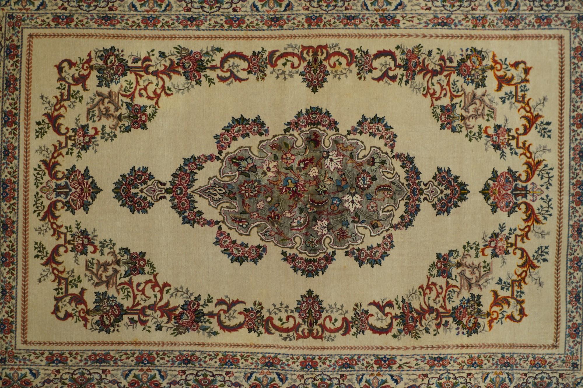 Extremely Fine Antique Persian Tehran Rug Wool with all design in Silk  In Excellent Condition For Sale In New York, NY