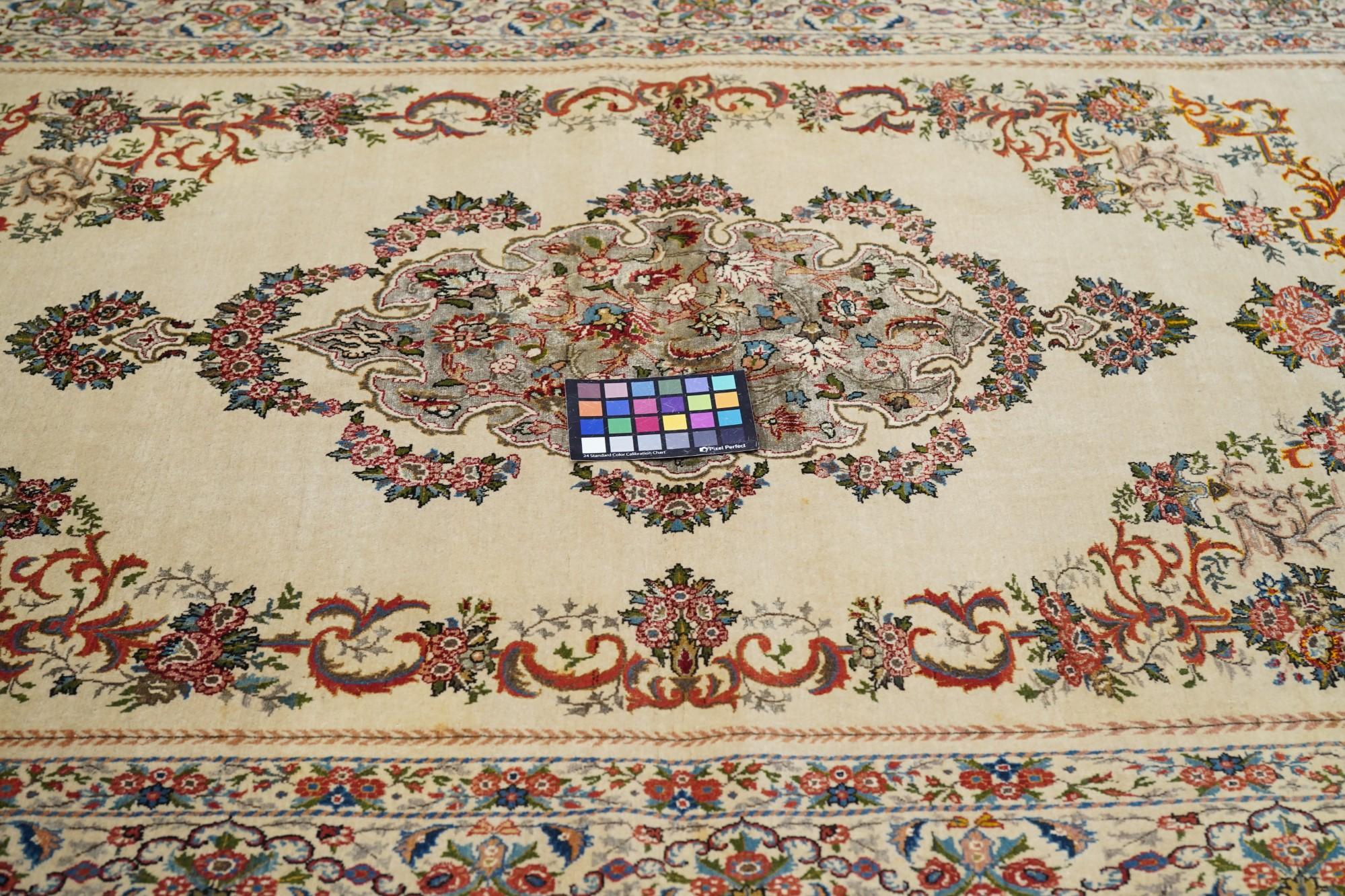 Tappeto antico persiano Tehran estremamente fine in lana con tutti i disegni in seta in vendita 2