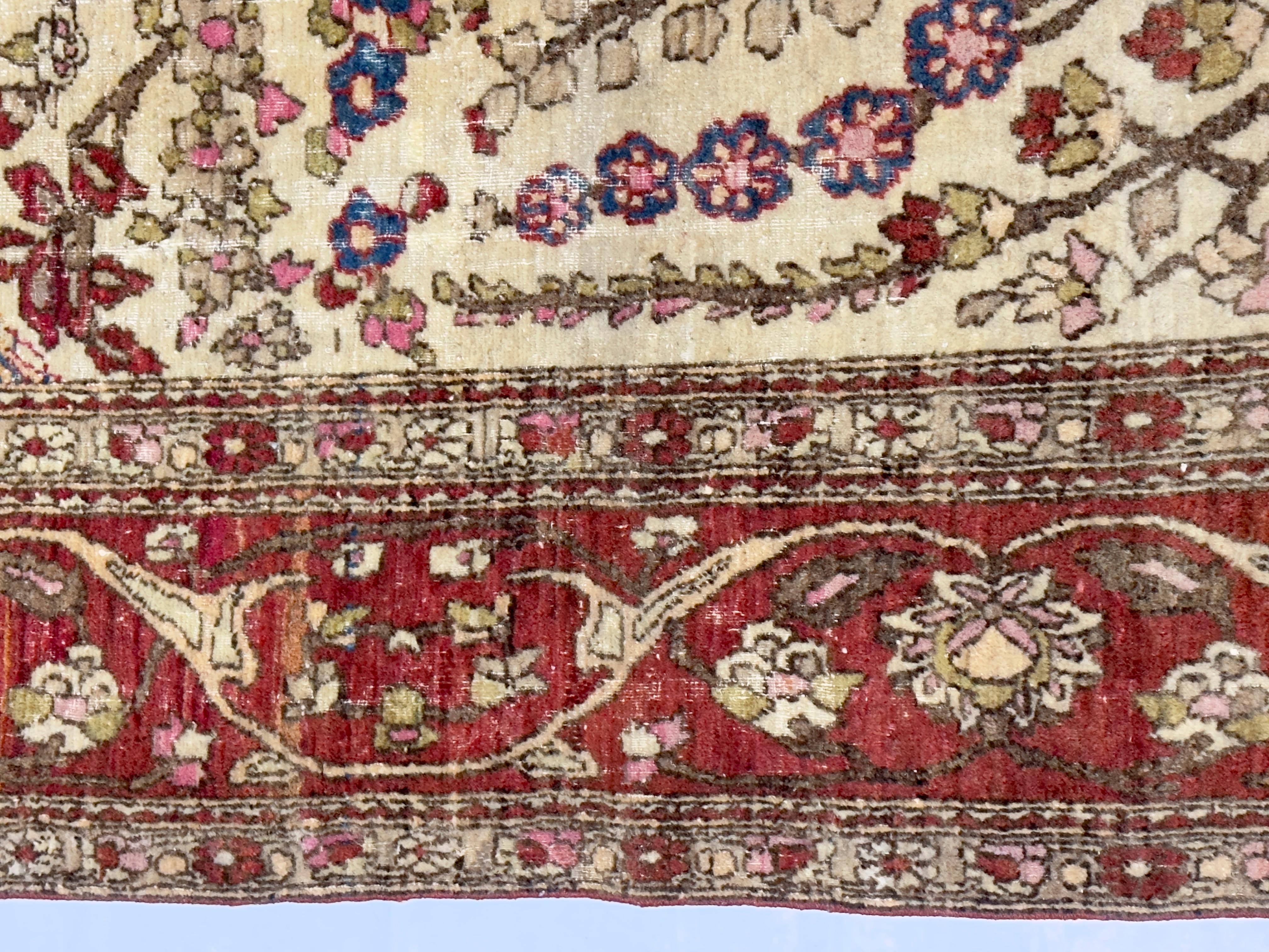 Antiker persischer Teheran Teppich 4'3 x 6'3 (Persisch) im Angebot