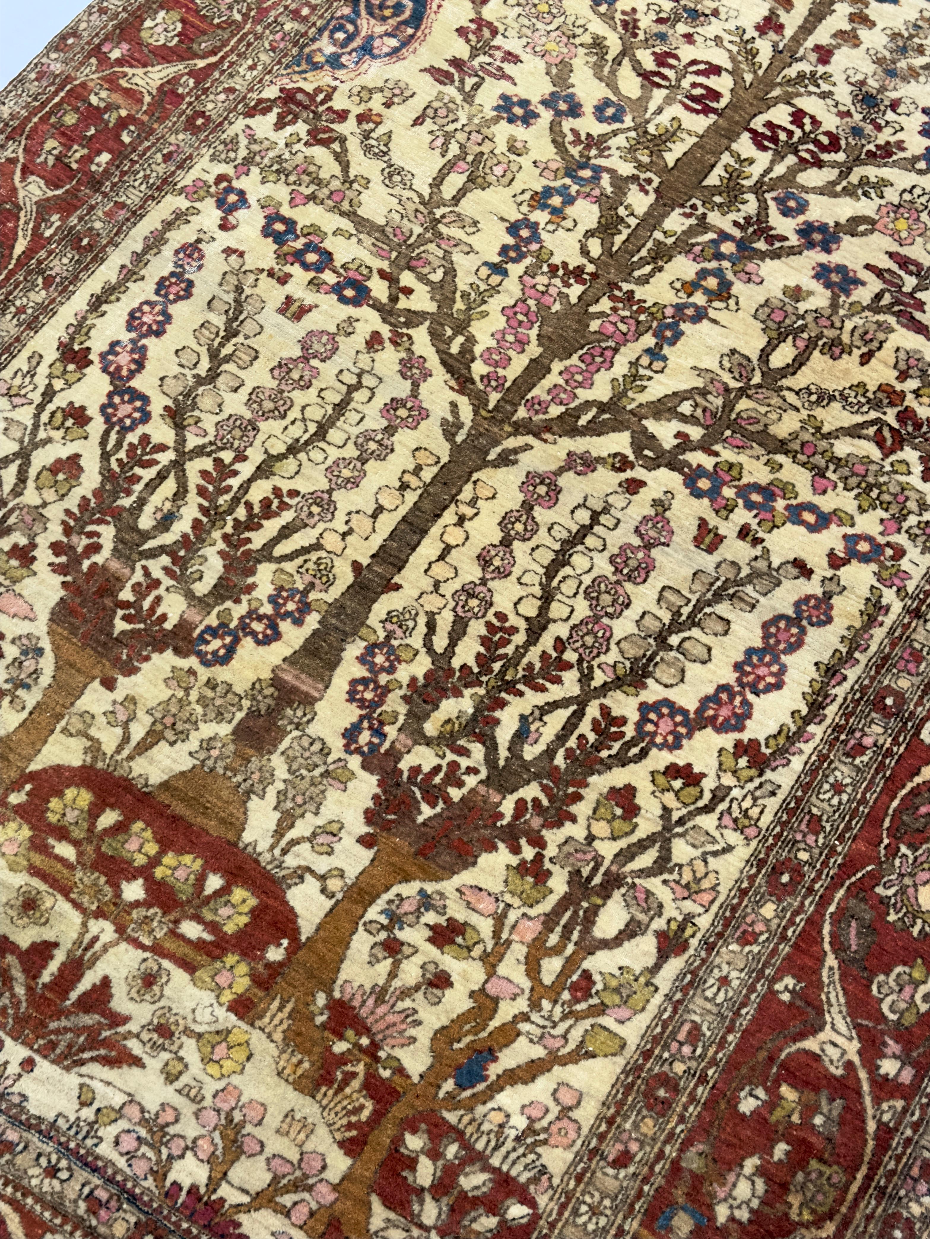 Antiker persischer Teheran Teppich 4'3 x 6'3 im Zustand „Gut“ im Angebot in New York, NY