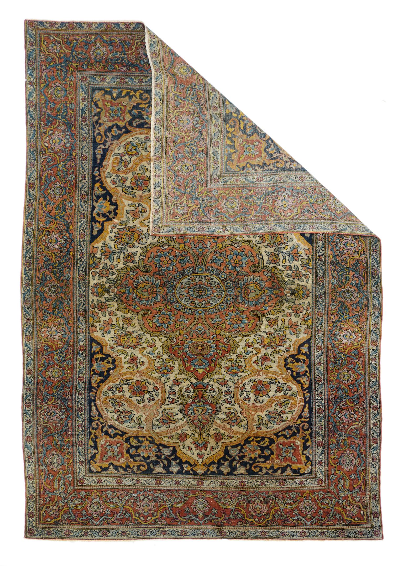 Antiker persischer Teheran-Teppich 4'5'' x 6'10''. Ein attraktives Beispiel für die Produktion der Zwischenkriegszeit in der Hauptstadt. Diese doppelt taillierte, cremefarbene Feldstreuung zeigt ein Rostmedaillon mit inneren Palmetten um einen