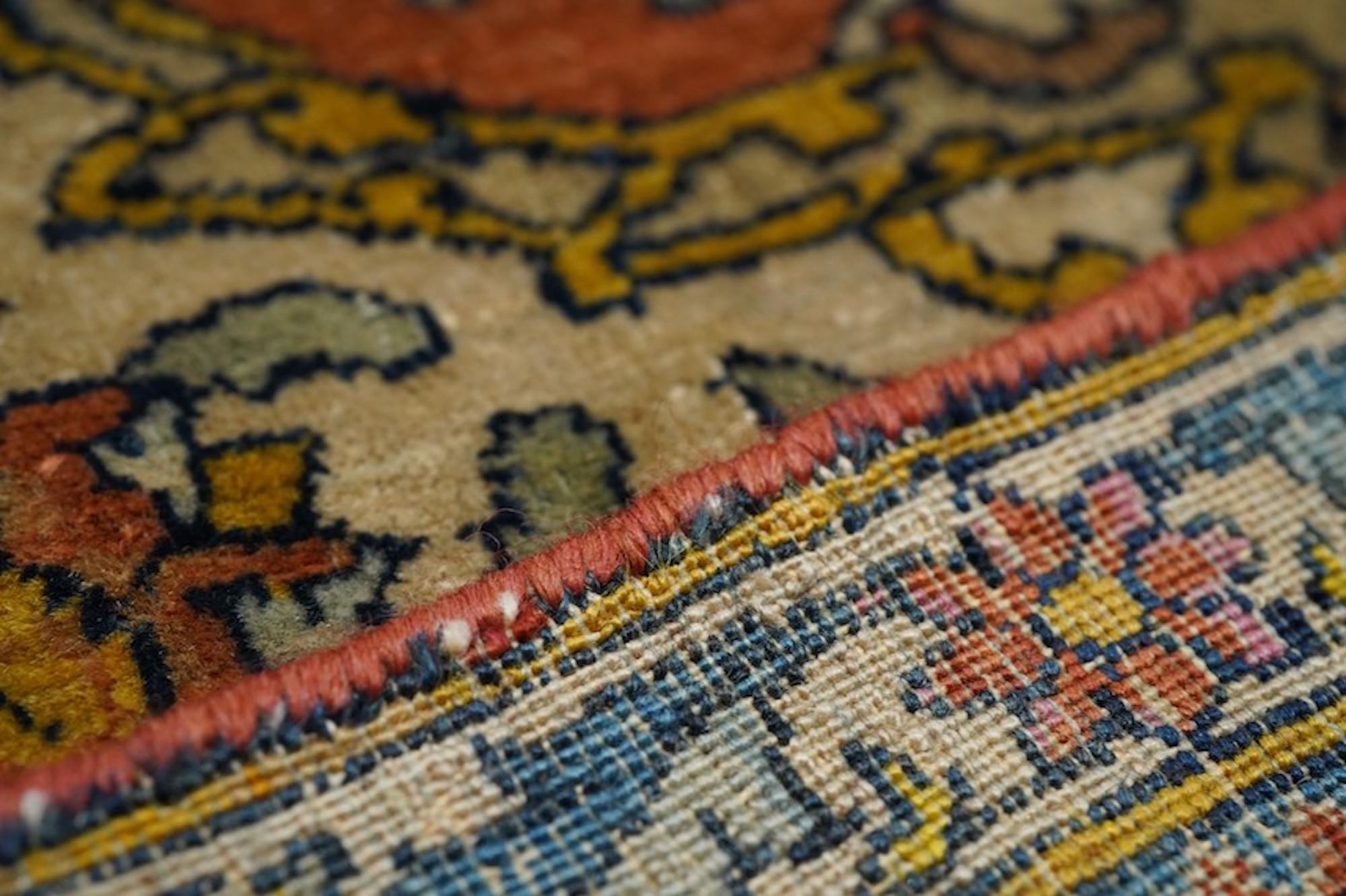 Antiker persischer Teheran-Teppich 4'5'' x 6'10'' (19. Jahrhundert) im Angebot