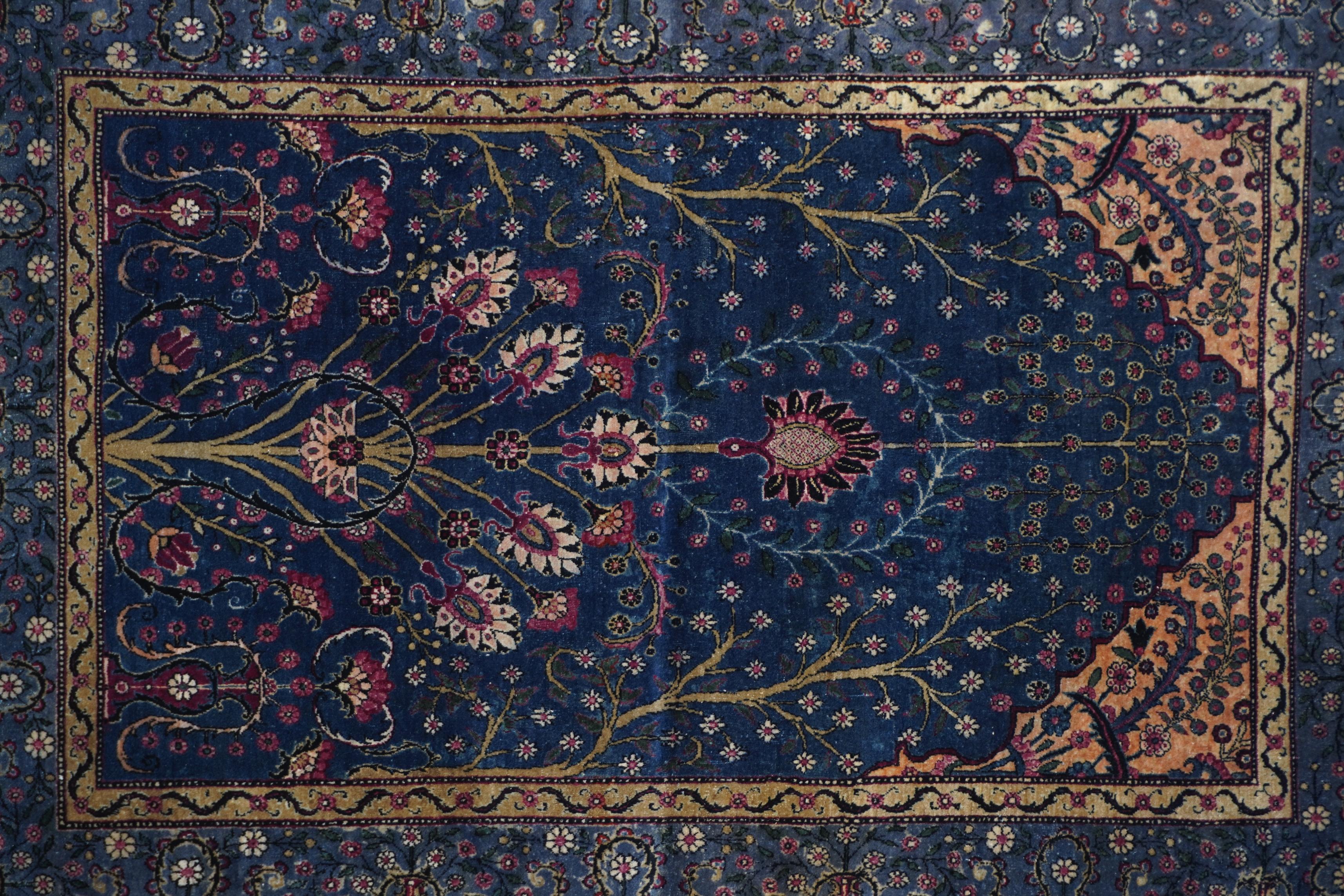 Antiker persischer Teheran-Teppich 4'5'' x 6'7'' (Persisch) im Angebot