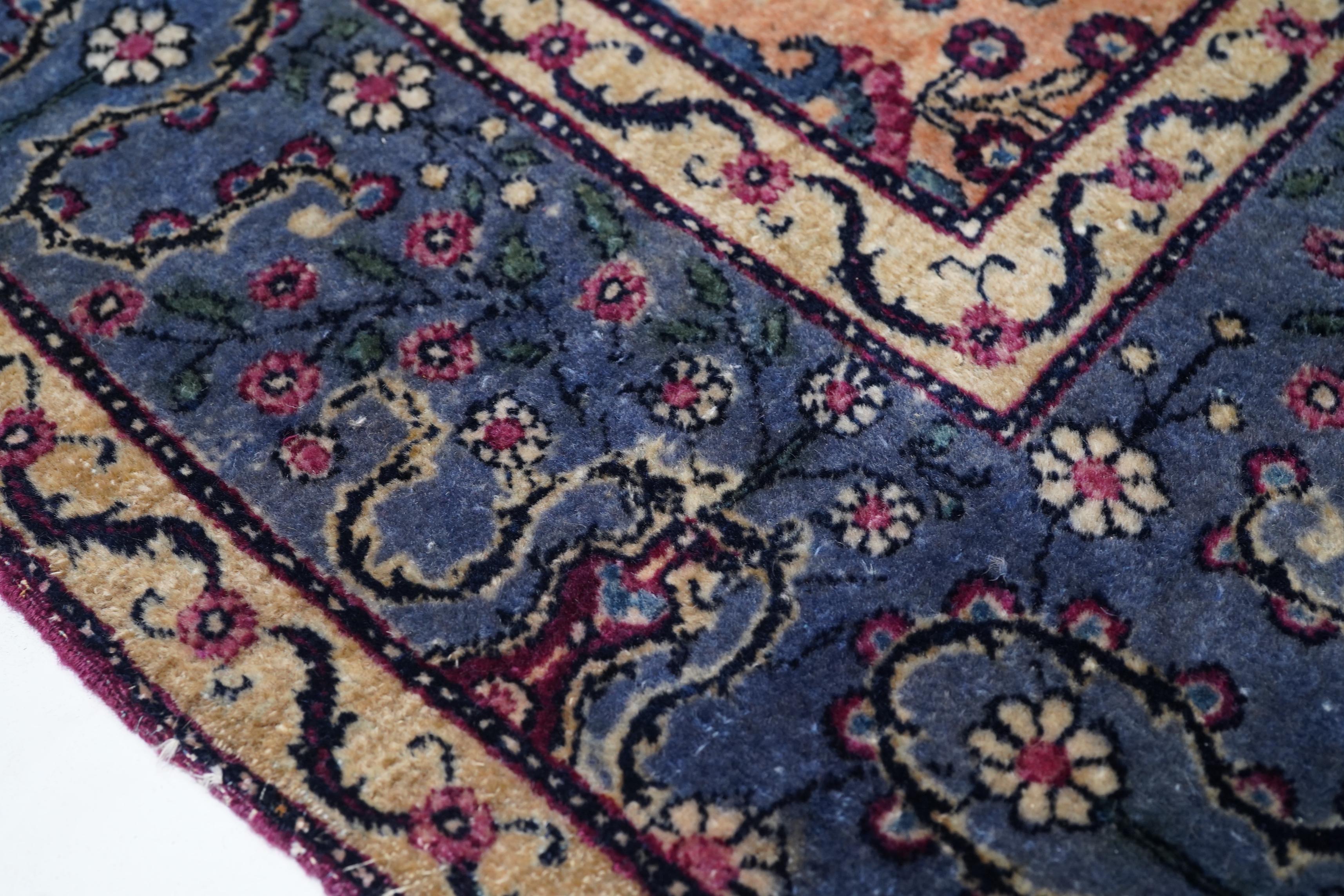 Antiker persischer Teheran-Teppich 4'5'' x 6'7'' (Handgeknüpft) im Angebot