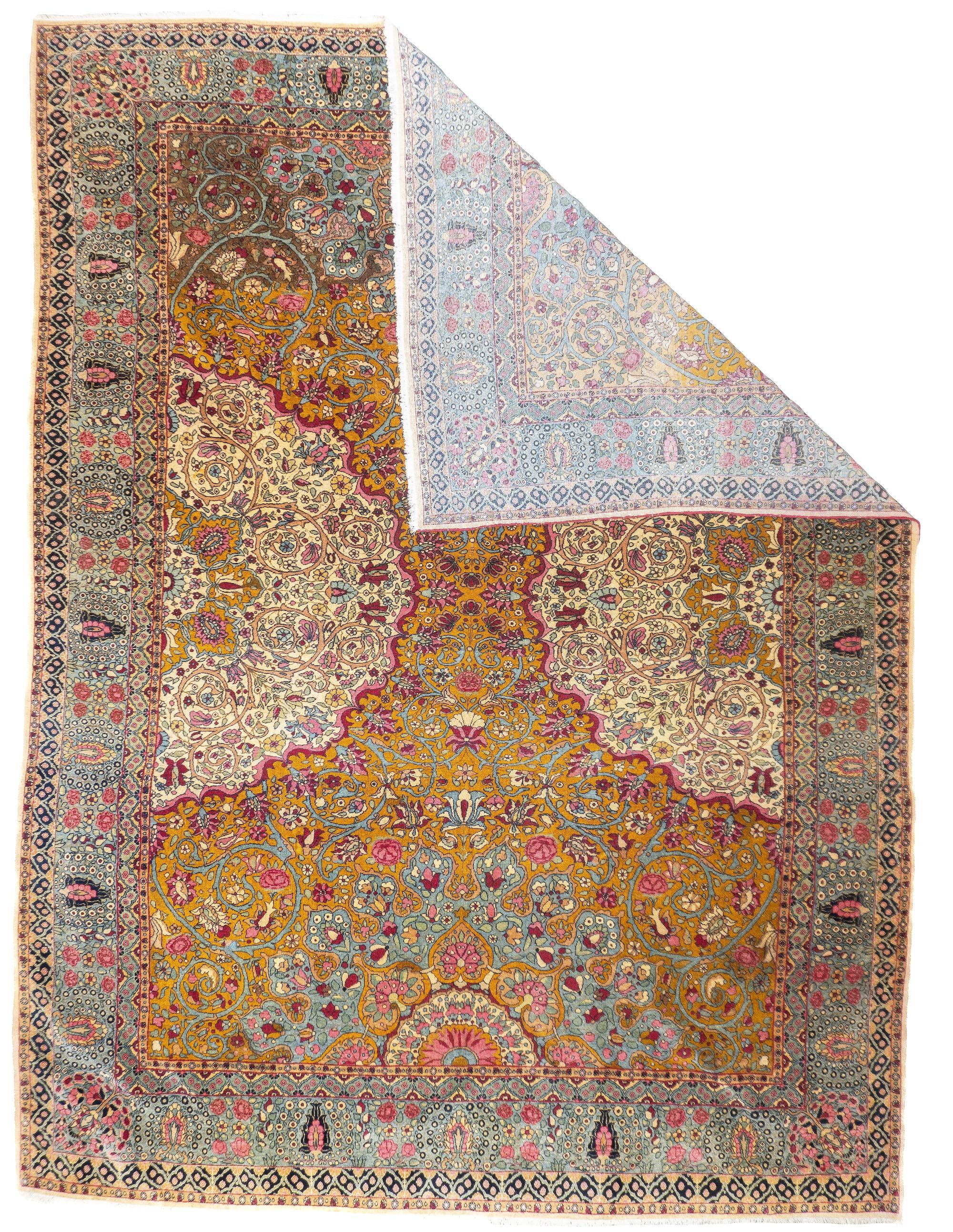 Tapis persan antique de Téhéran 7'3'' x 9'10''. Dans l'entre-deux-guerres, des parterres curvilignes finement tissés et des pièces de tailles différentes ont été tissés dans la capitale persane. Mise en page en médaillon, allover et