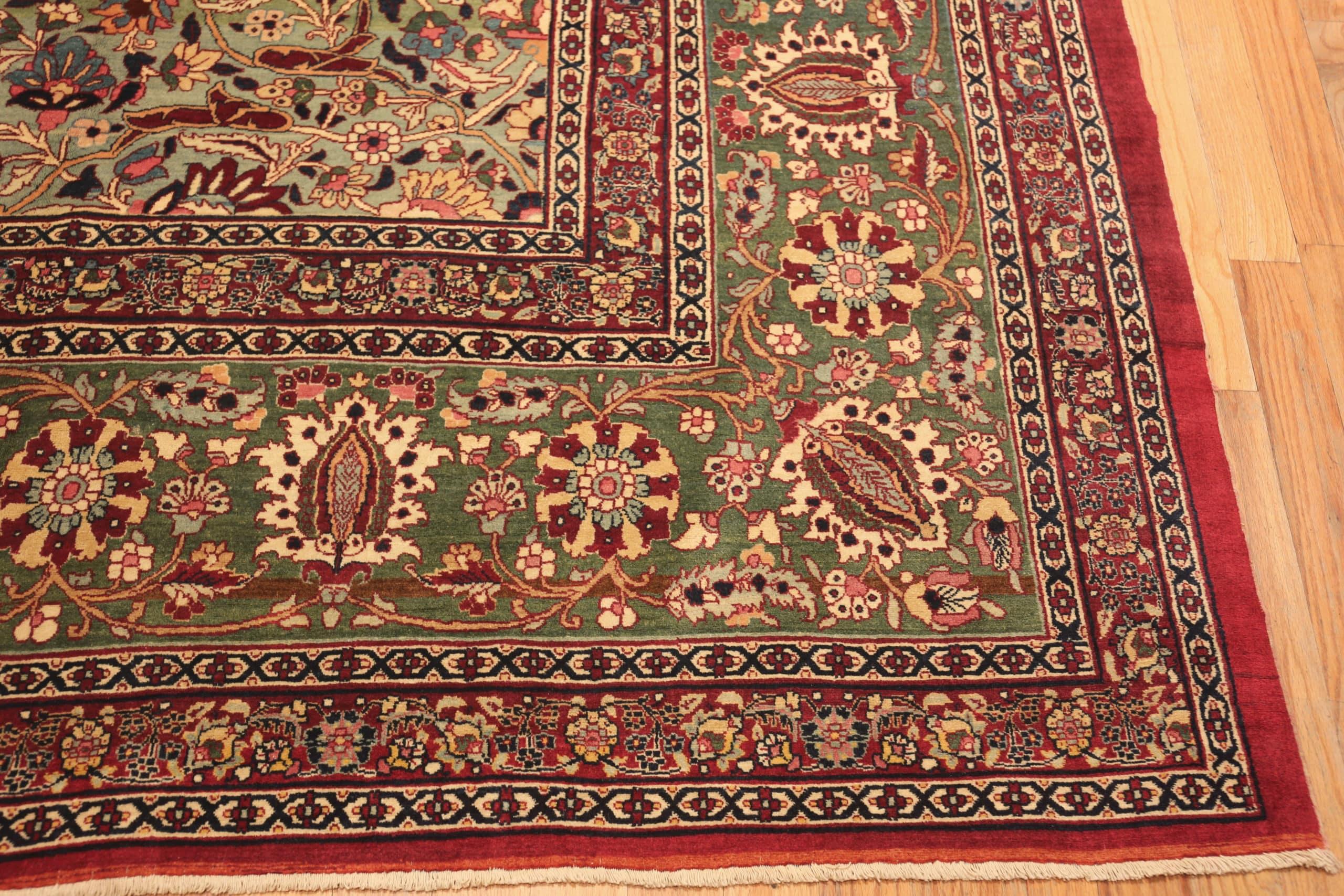 Antique Persian Tehran Rug. Size: 12 ft 6 in x 19 ft 6 in In Good Condition In New York, NY