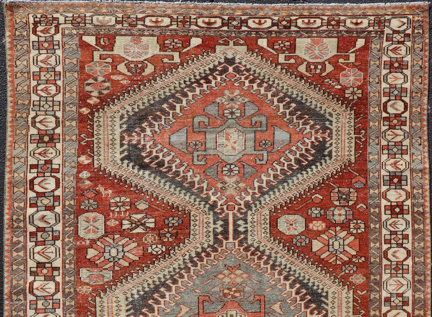 Antique Tribal Bakhtiari Rug, Keivan Woven Arts / rug EMB-9620-P13523, country of origin / type: Persian / Bakhtiari, circa Early-20th Century.

Measures: 5'2 x 8'3.
