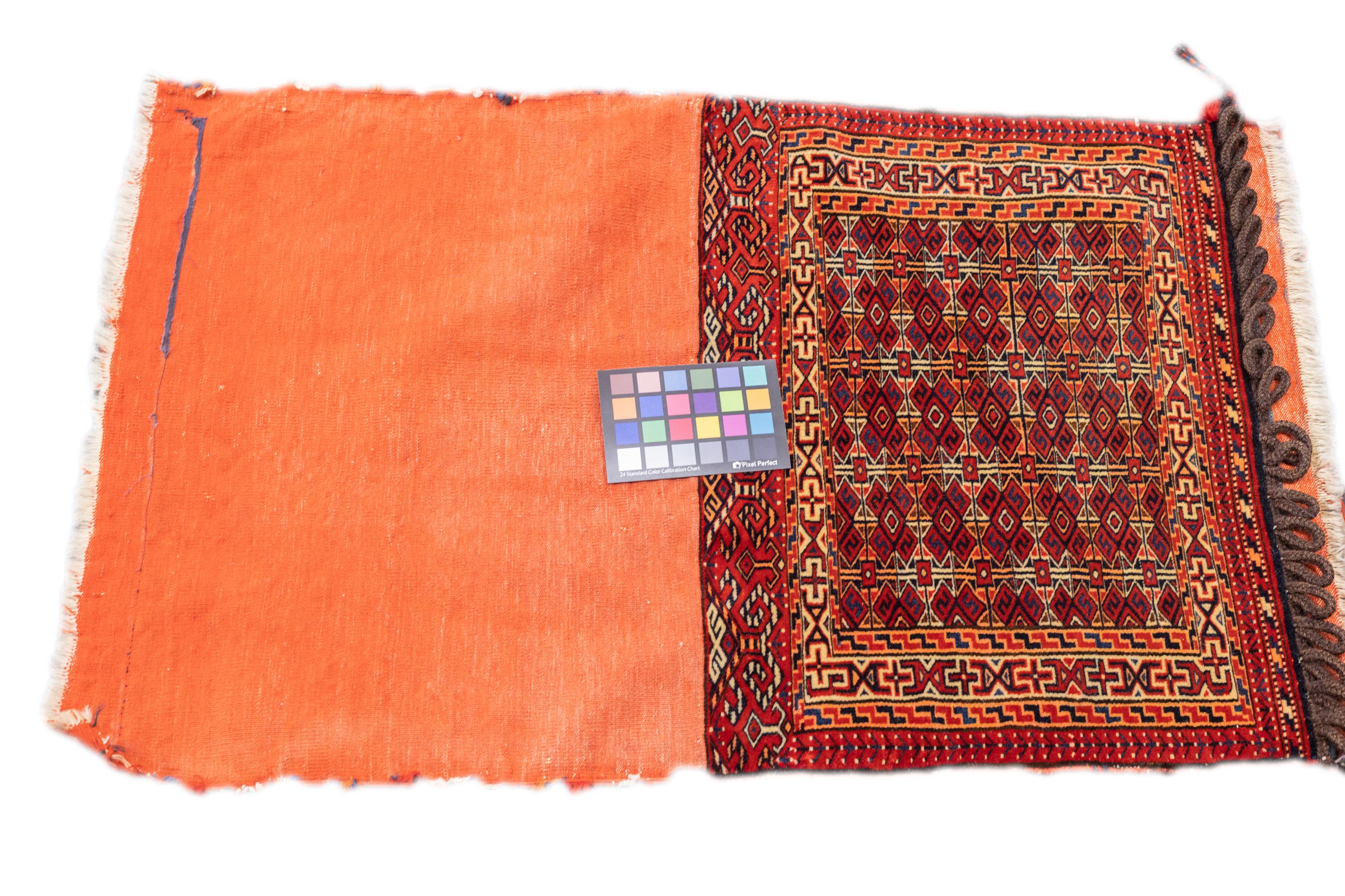 Sac à main persan ancien du Turkmen Saddle Bag (un de ses deux) 2'2'' x 3'4'' en vente 4