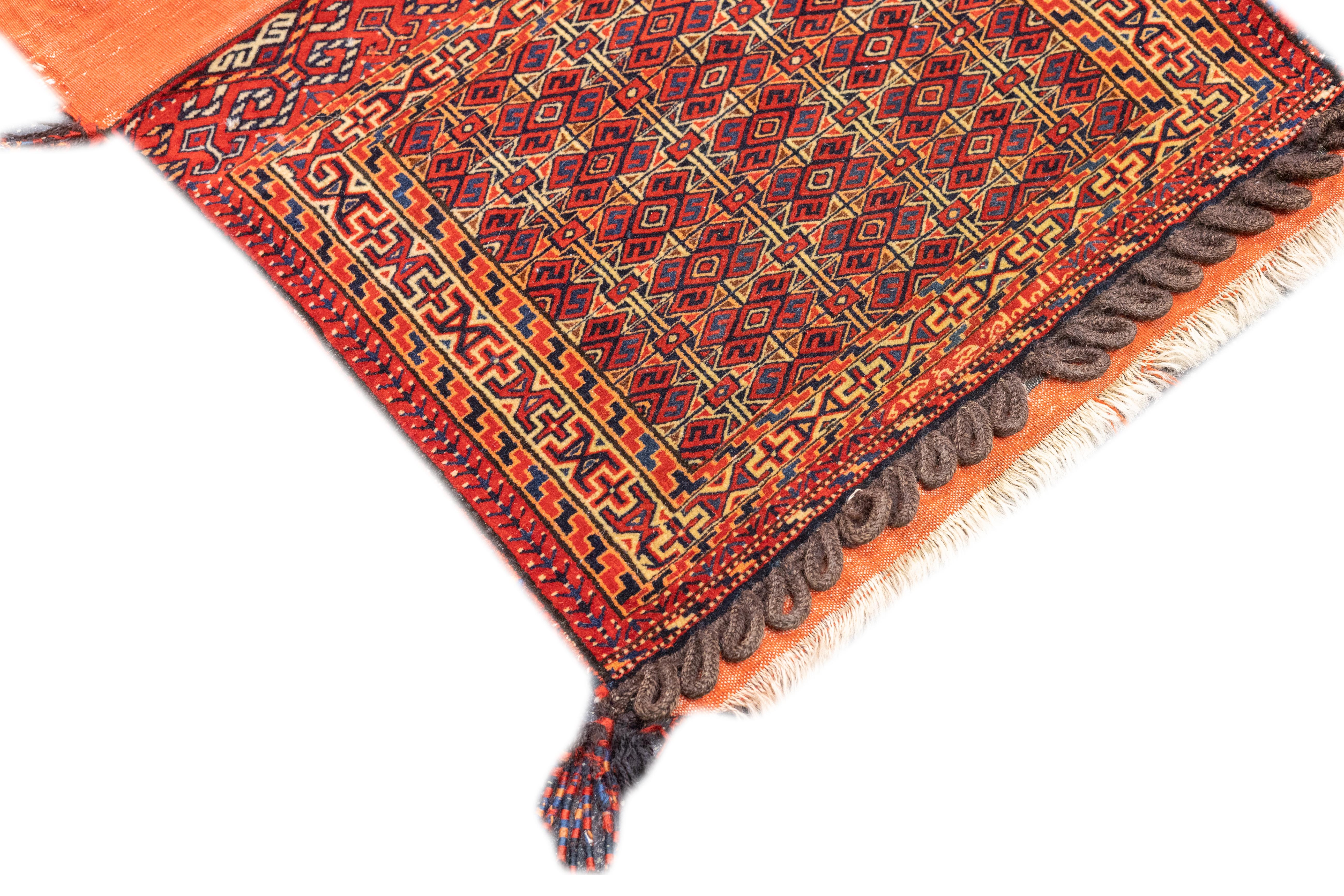 Perse Sac à main persan ancien du Turkmen Saddle Bag (un de ses deux) 2'2'' x 3'4'' en vente