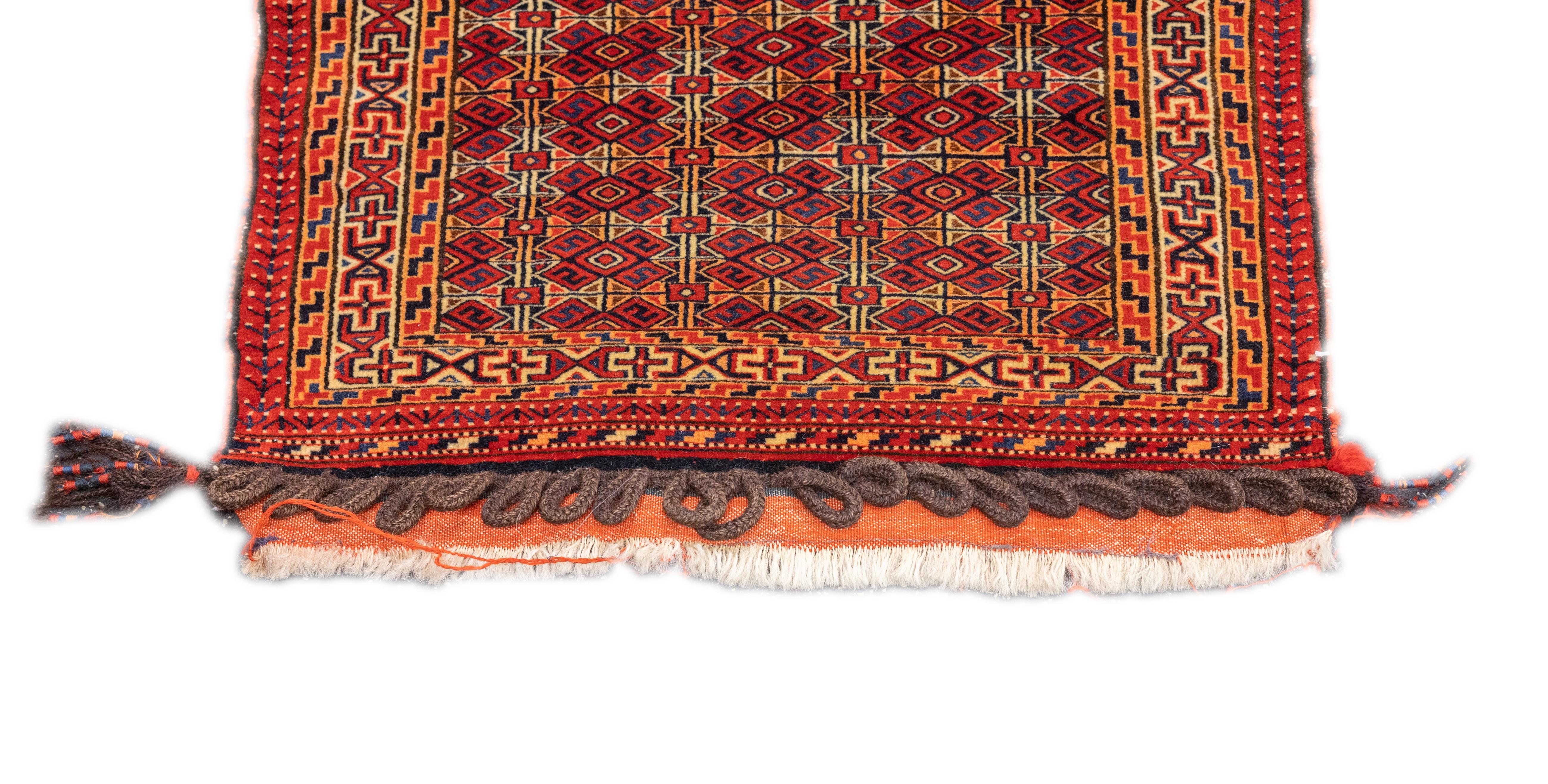 Perse Sac à main persan ancien du Turkmen Saddle Bag (un de ses deux) 2'2'' x 3'4'' en vente