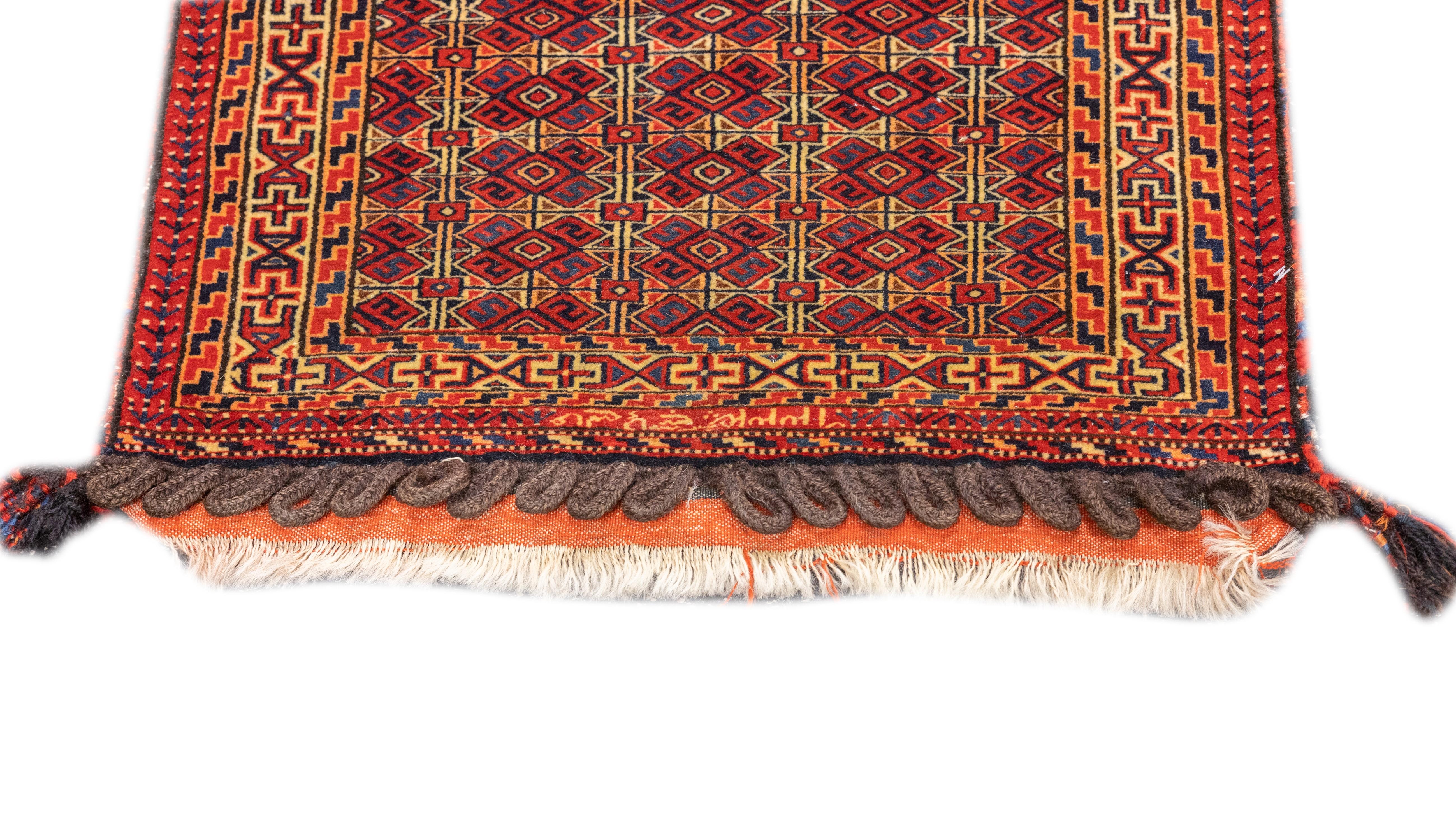 Noué à la main Sac à main persan ancien du Turkmen Saddle Bag (un de ses deux) 2'2'' x 3'4'' en vente