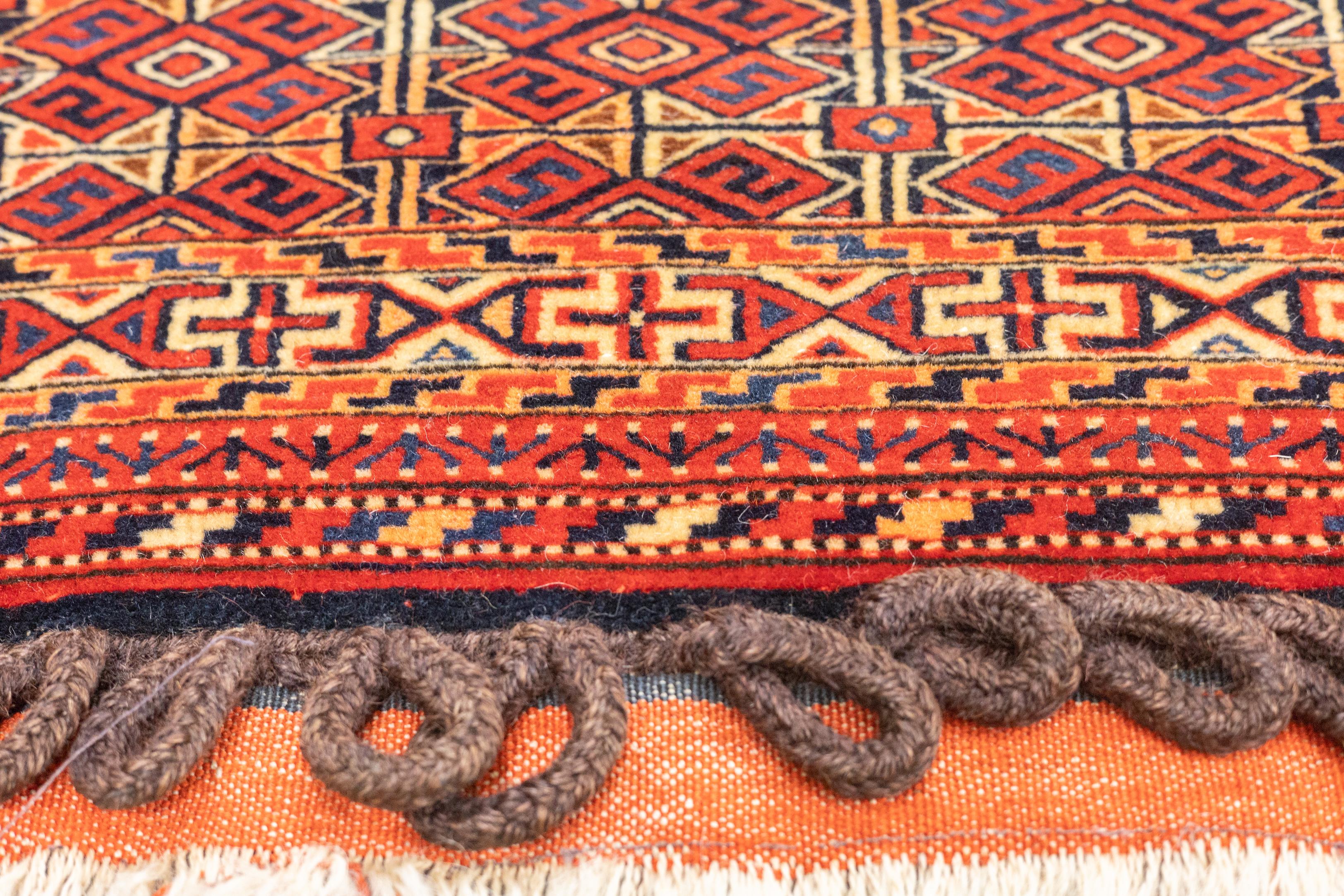 Sac à main persan ancien du Turkmen Saddle Bag (un de ses deux) 2'2'' x 3'4'' Bon état - En vente à New York, NY