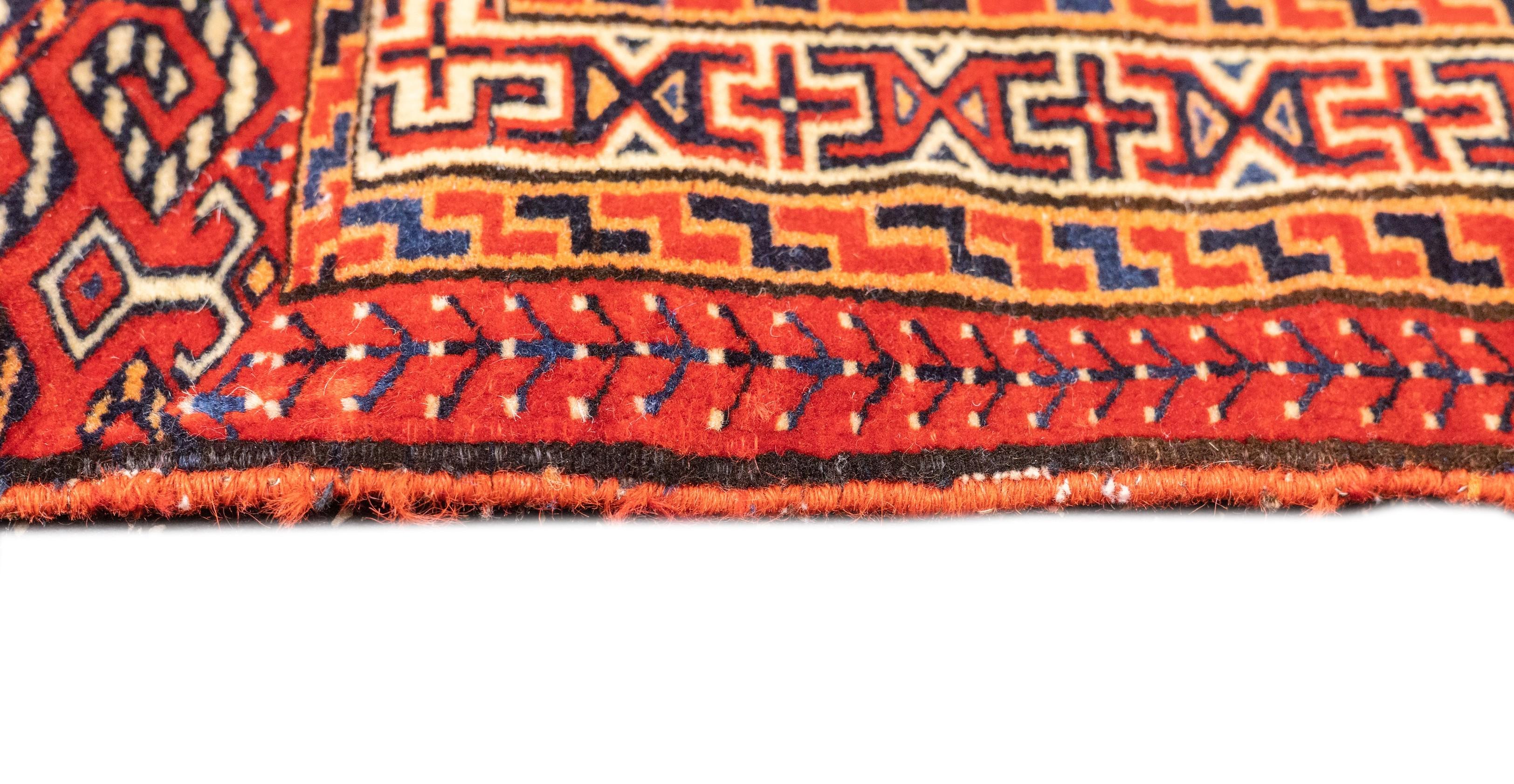 Laine Sac à main persan ancien du Turkmen Saddle Bag (un de ses deux) 2'2'' x 3'4'' en vente