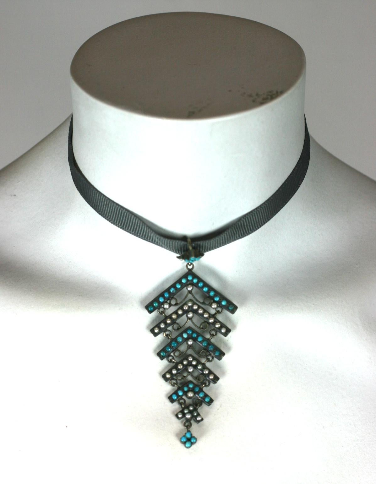 Taille cabochon Pendentif persan ancien en turquoise et perles en vente