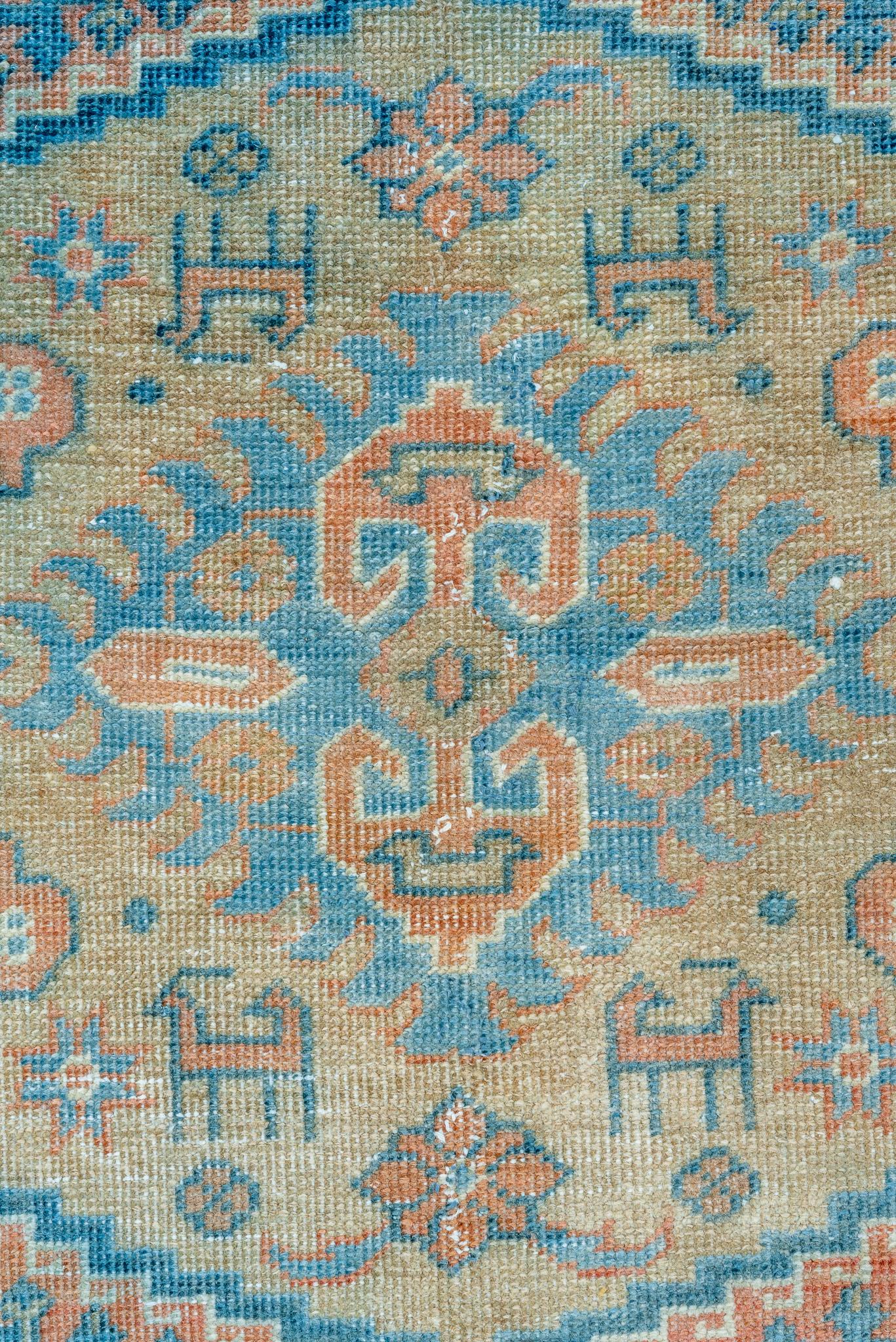 Laine Tapis persan ancien au motif floral délicat en bleu doux en vente