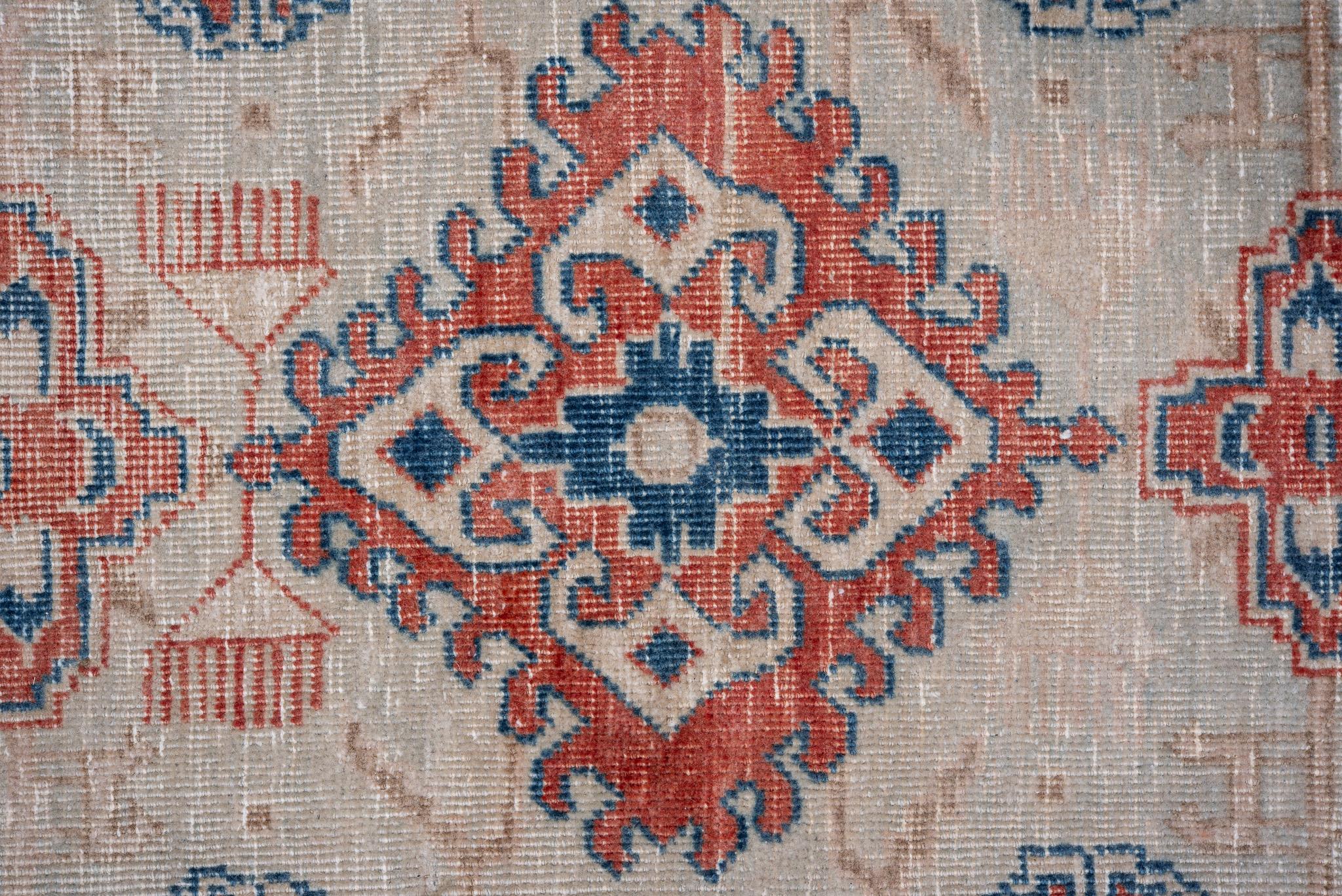 Antico tappeto persiano Veece con disegno floreale geometrico In condizioni ottime in vendita a New York, NY
