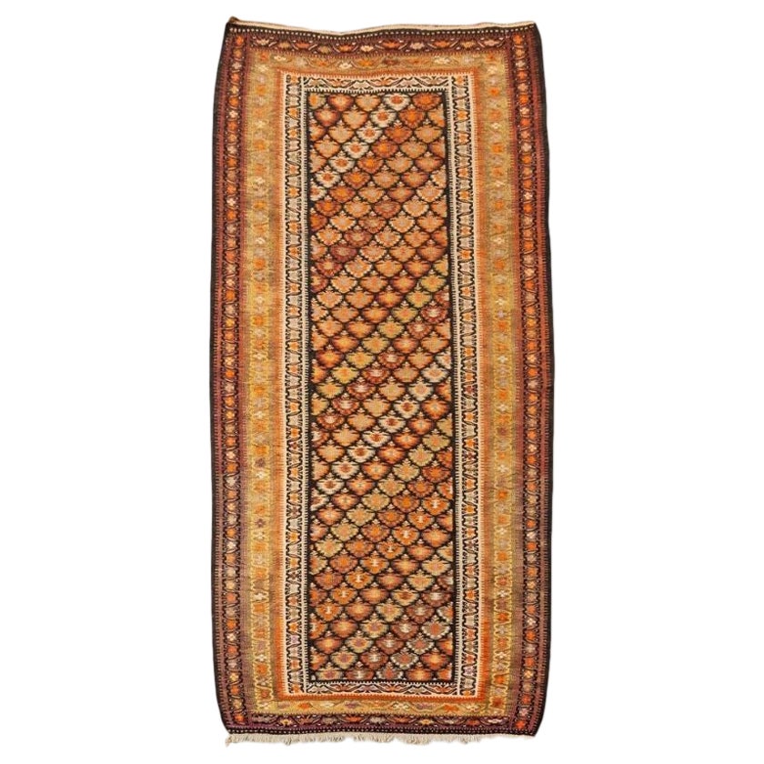 Antiker persischer Veramin-Kilim-Teppich aus orangefarbener Wolle im Angebot