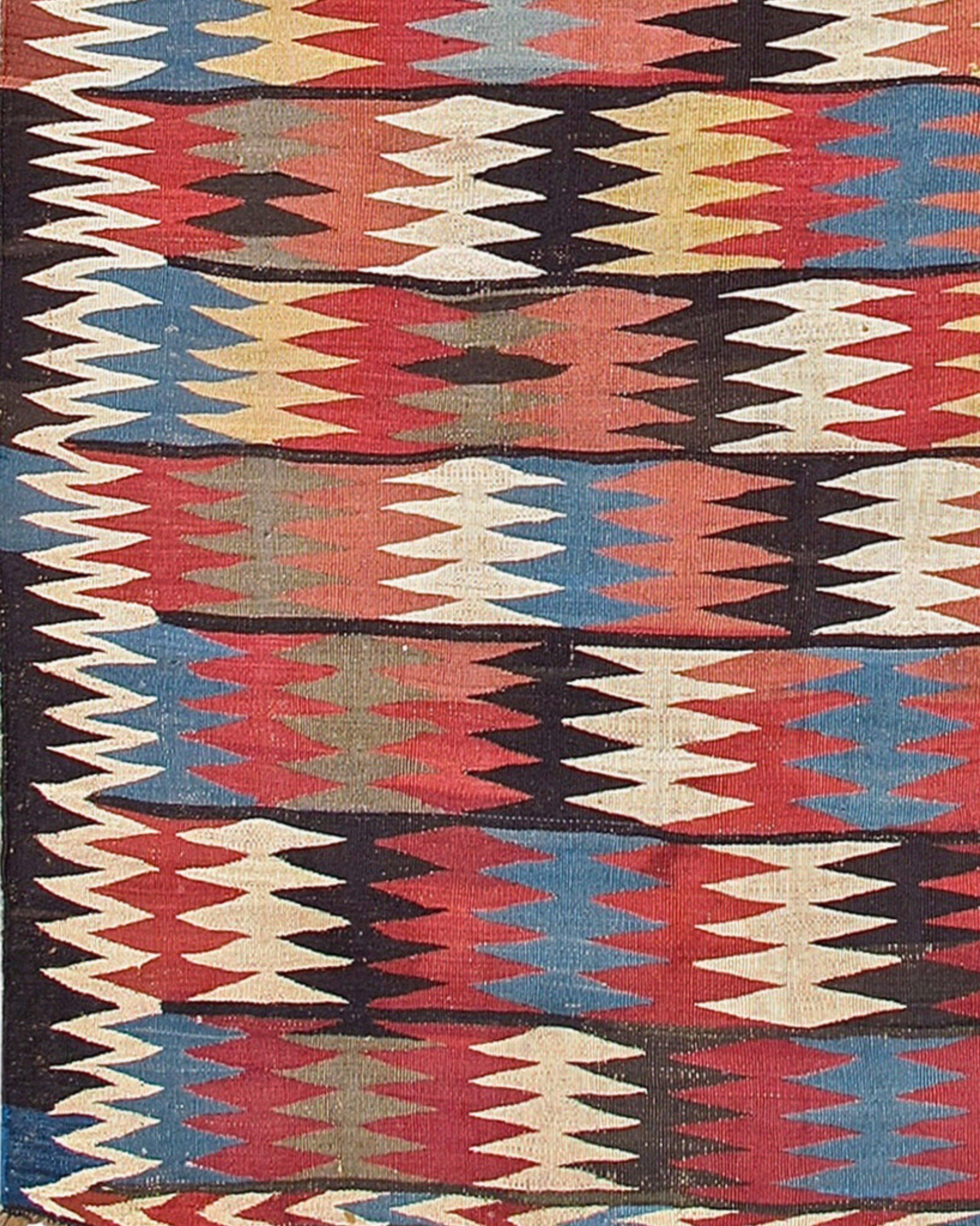 Antiker persischer Veramin-Kelim-Teppich aus Persien, um 1900 (Handgeknüpft) im Angebot