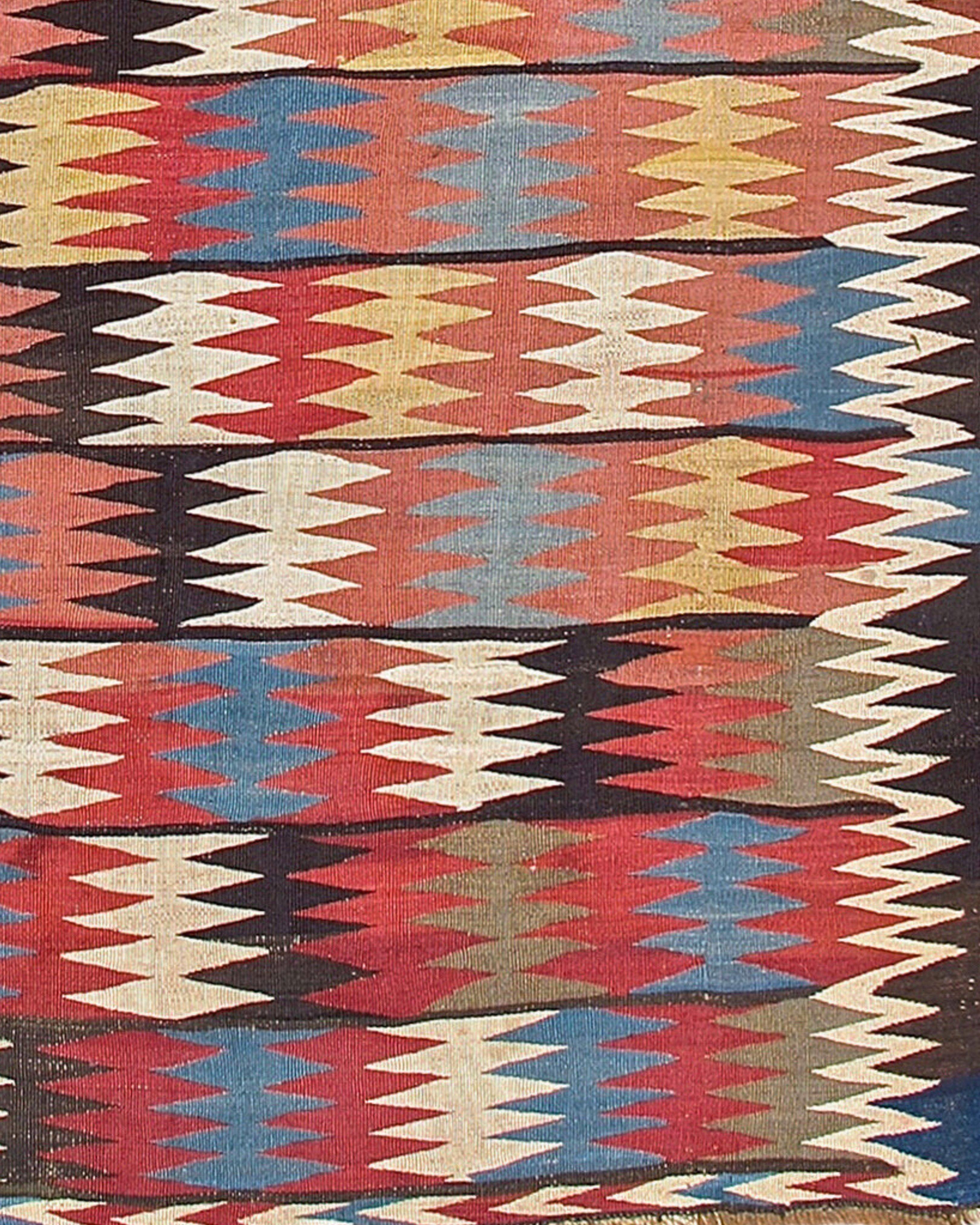 Antiker persischer Veramin-Kelim-Teppich aus Persien, um 1900 im Zustand „Hervorragend“ im Angebot in San Francisco, CA