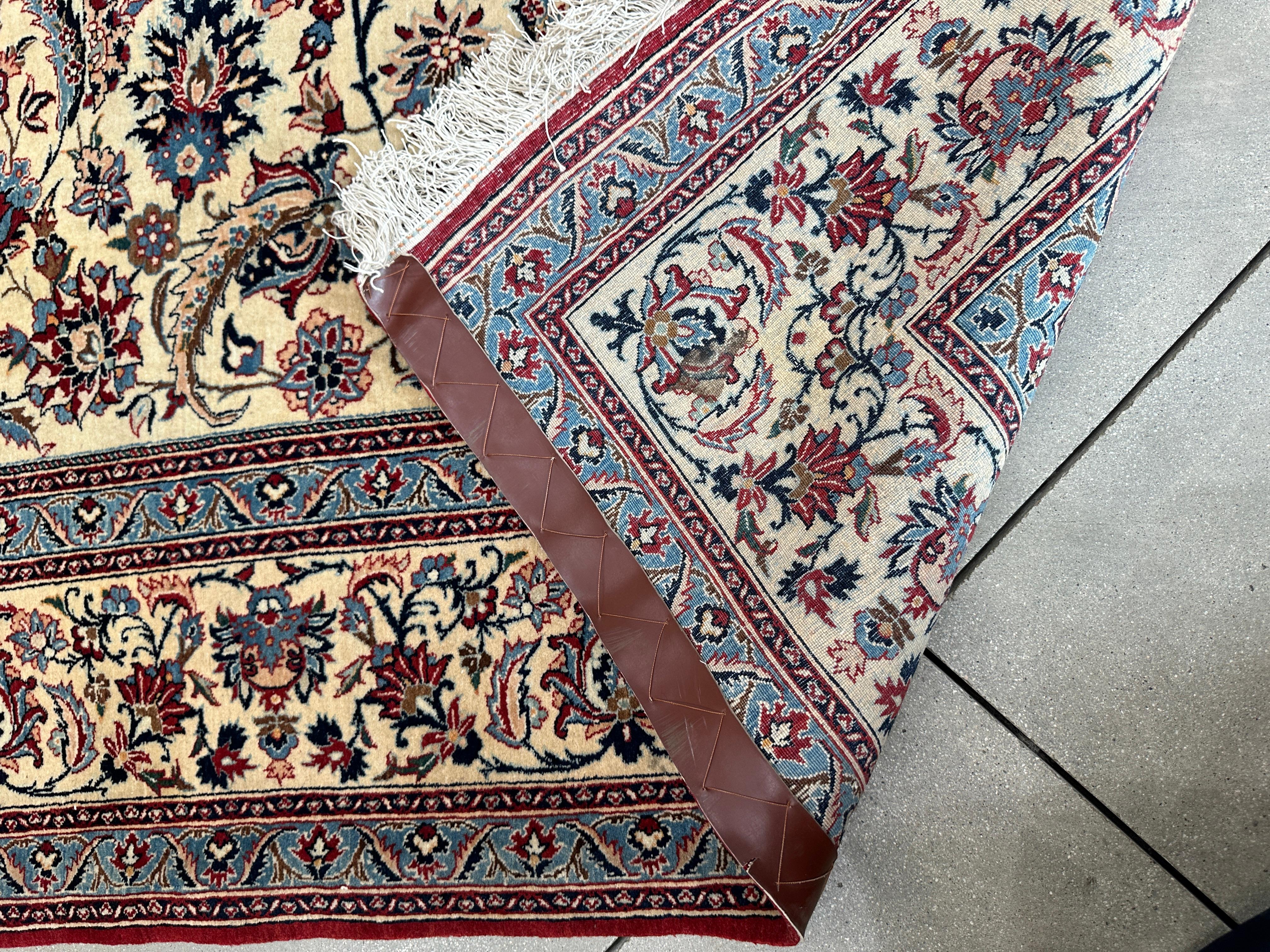 Altpersischer weiß-blauer Akzentteppich 5x7 im Zustand „Gut“ im Angebot in West Hollywood, CA