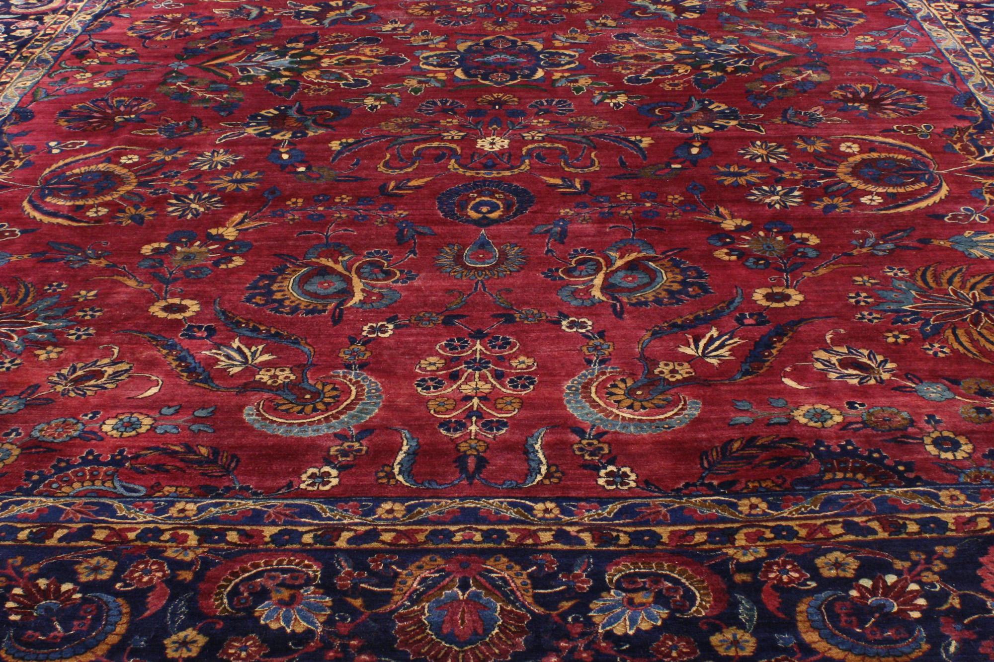 Noué à la main Ancien tapis persan Yazd bourgogne de style Renaissance victorienne en vente