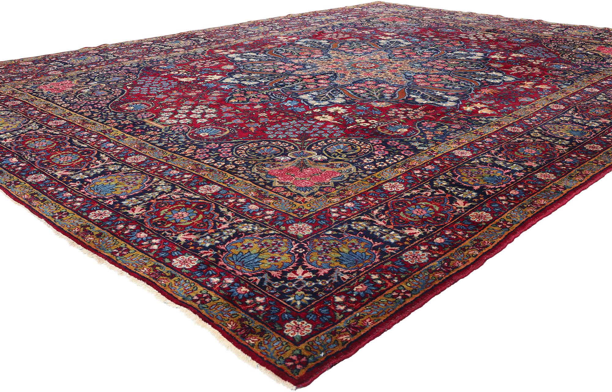 90028 Antiker persischer Yazd-Teppich, 10'05 x 13'09. Sehen Sie sich die bezaubernde Schönheit dieses handgeknüpften antiken persischen Yazd-Teppichs aus Wolle an, ein wahres Meisterwerk von zeitloser Eleganz und aufwändiger Kunstfertigkeit. Diese