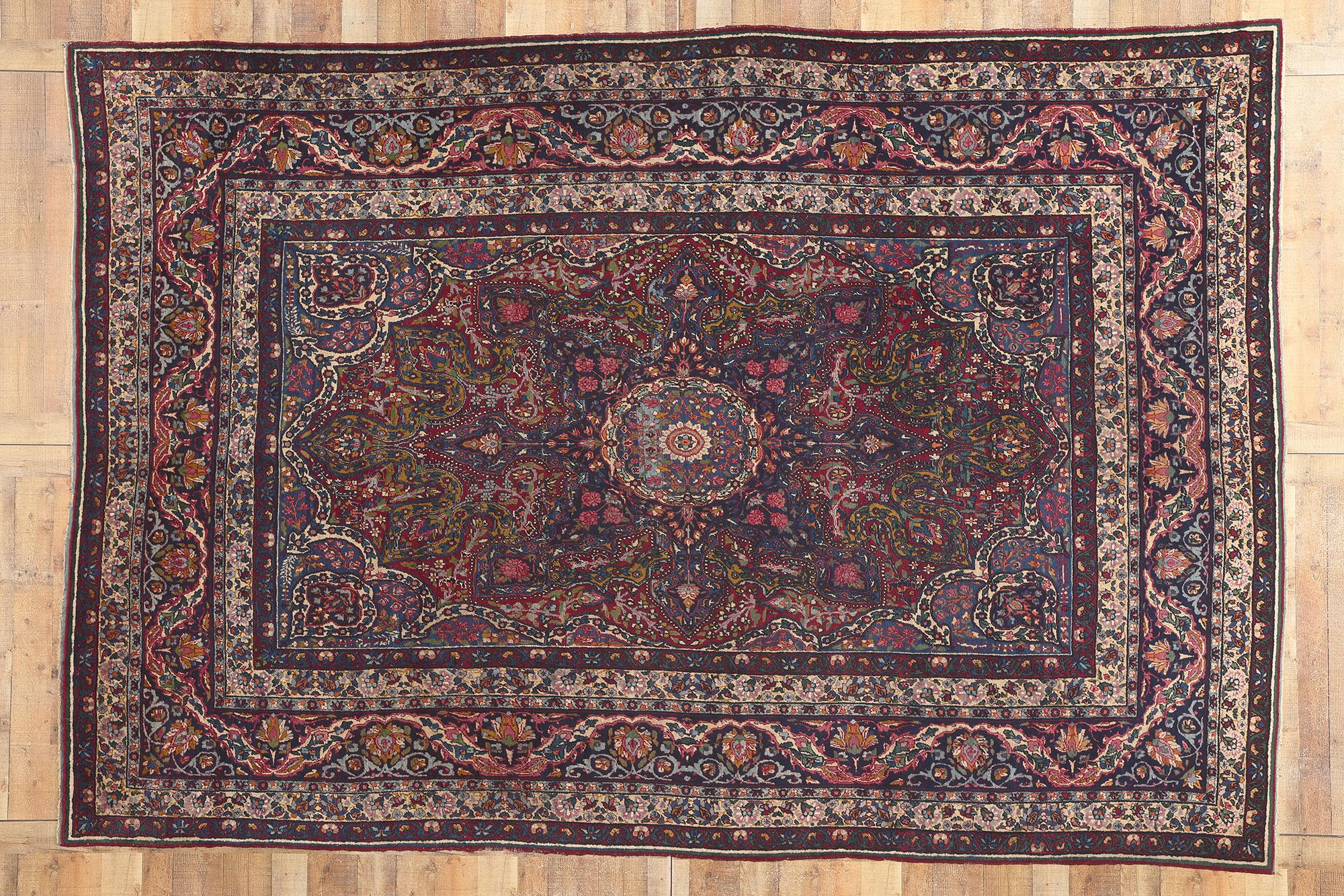 Antiker persischer Yazd-Teppich, traditionelle Sensibilität trifft auf nostalgischen Charme im Angebot 1