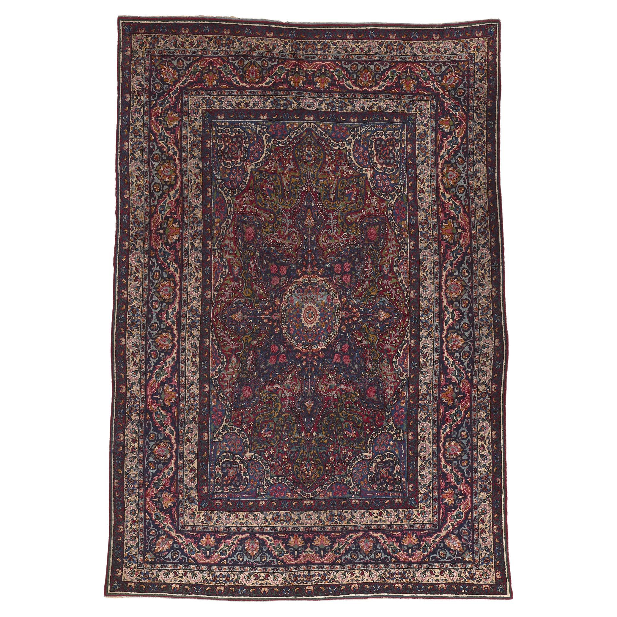 Antiker persischer Yazd-Teppich, traditionelle Sensibilität trifft auf nostalgischen Charme im Angebot