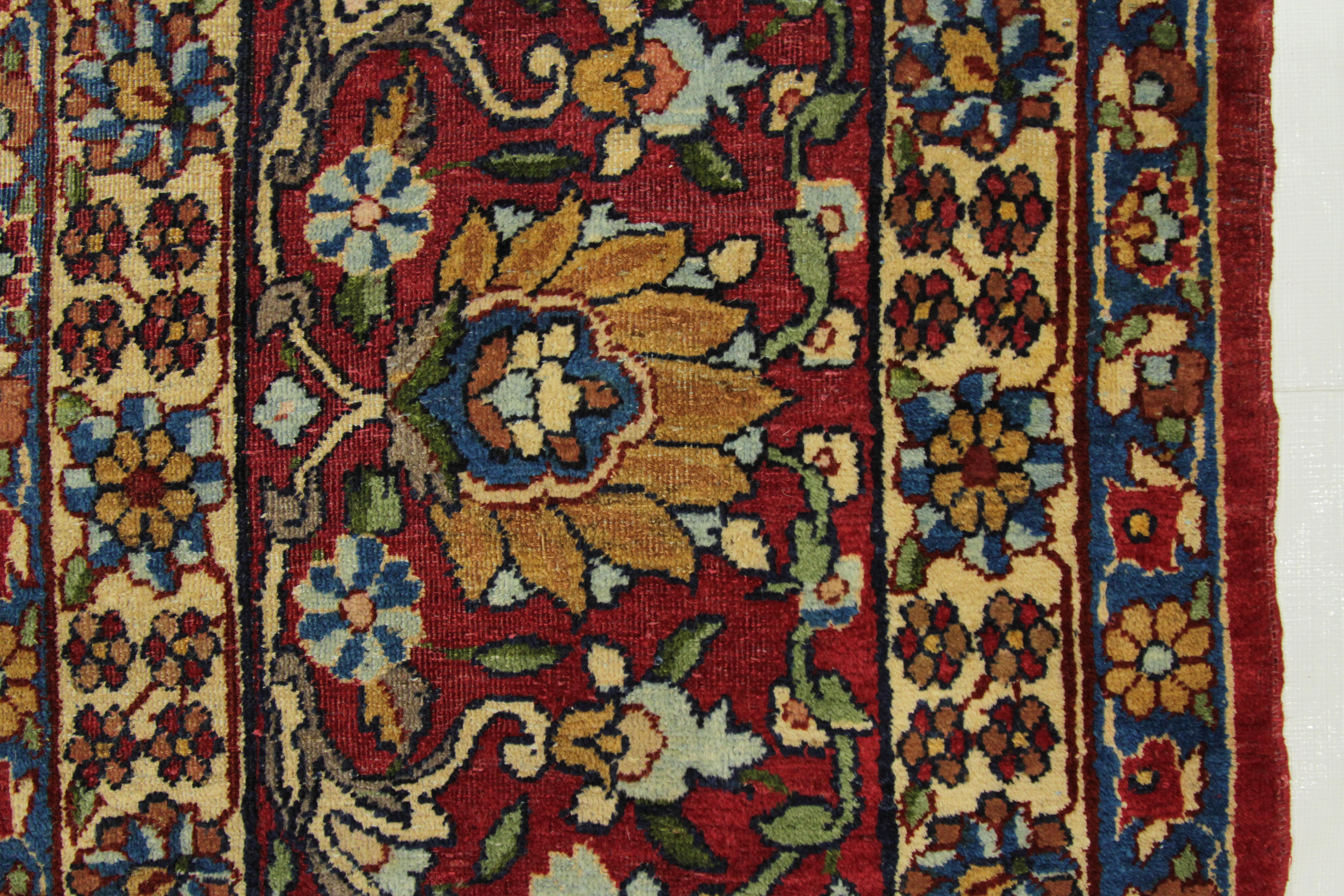 Antique Persian Yazd Rug with a Field of Flower Bouquets Design, circa 1920s For Sale 3