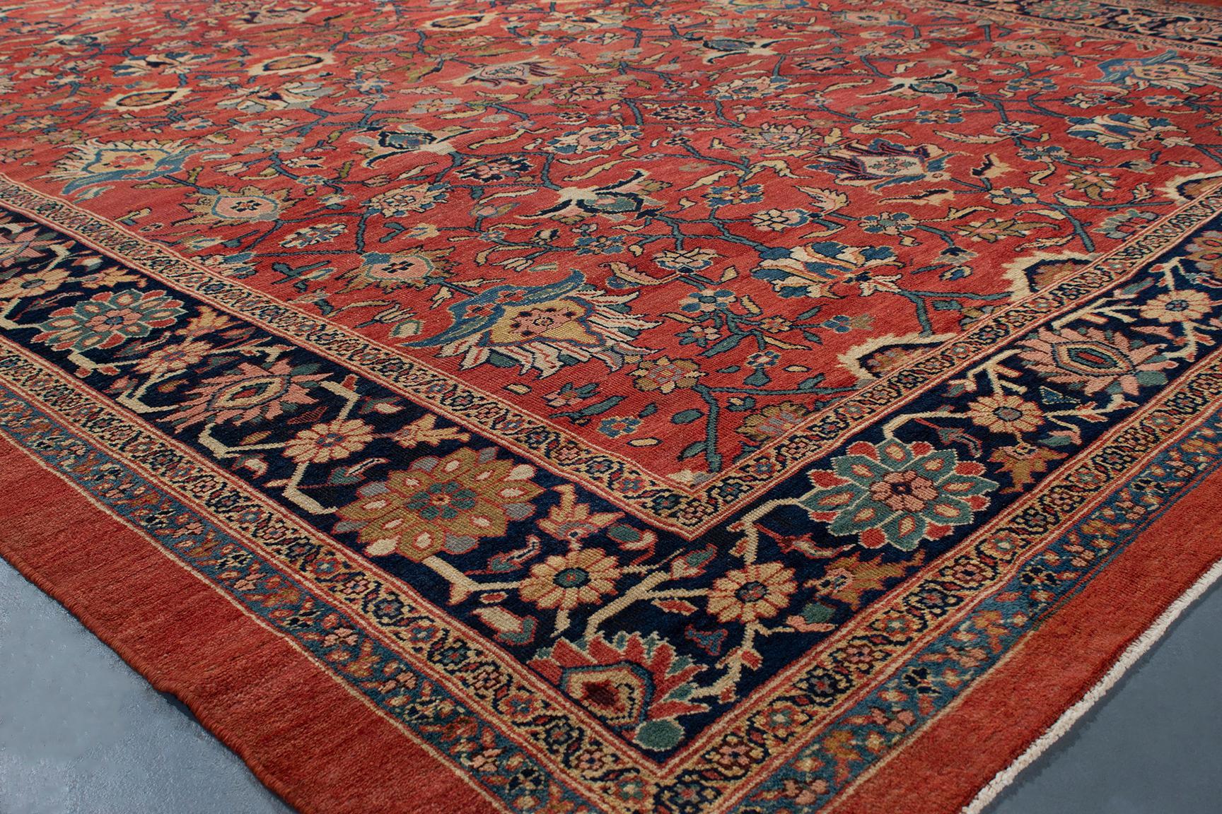 Dieser antike Ziegler Sultanabad-Teppich wurde von N A S I R I durch umfangreiche Recherchen und Reisen aufgespürt. Ziegler Sultanabads gehören zu den begehrtesten und gefragtesten Teppichen. Sie zeichnen sich durch ihre lässigen, aber dennoch
