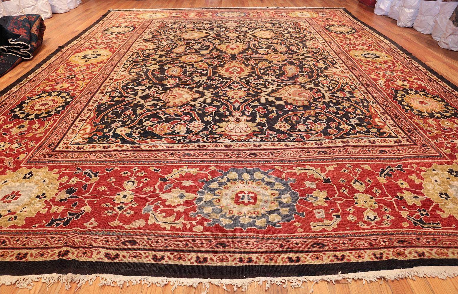 Laine Tapis persan ancien de Sultanabad. 13 pieds 7 po. x 16 pieds 7 po. en vente