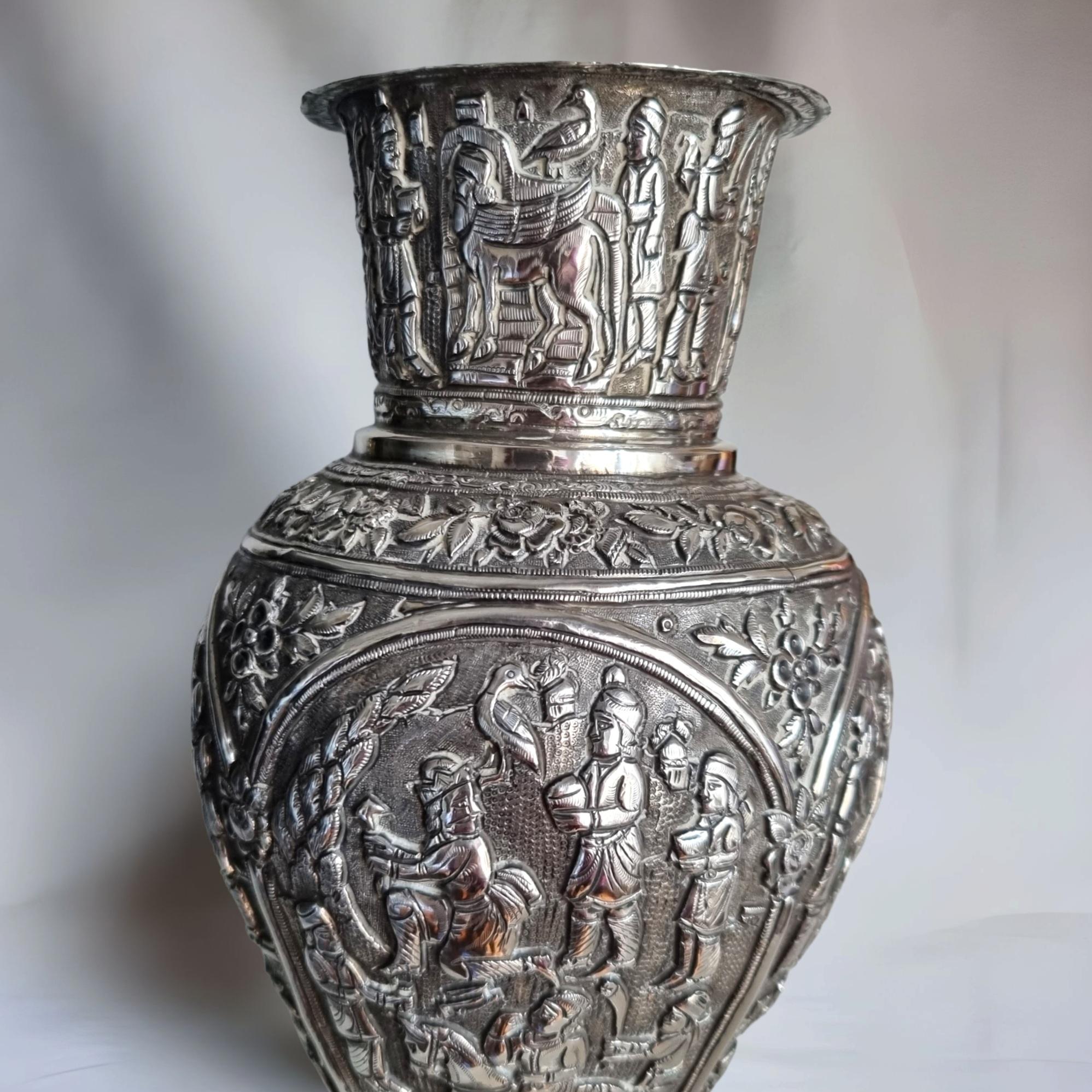 Vase en argent antique persan Zoroastrian Parsi Parsee « Muktad », 1900 Unisexe en vente