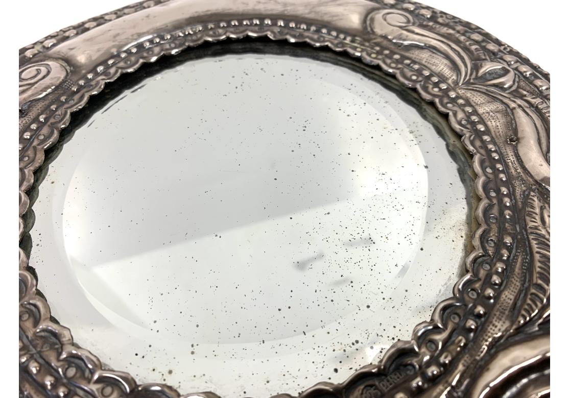 Marco de sobremesa antiguo peruano revestido de plata de ley repujada en venta 8