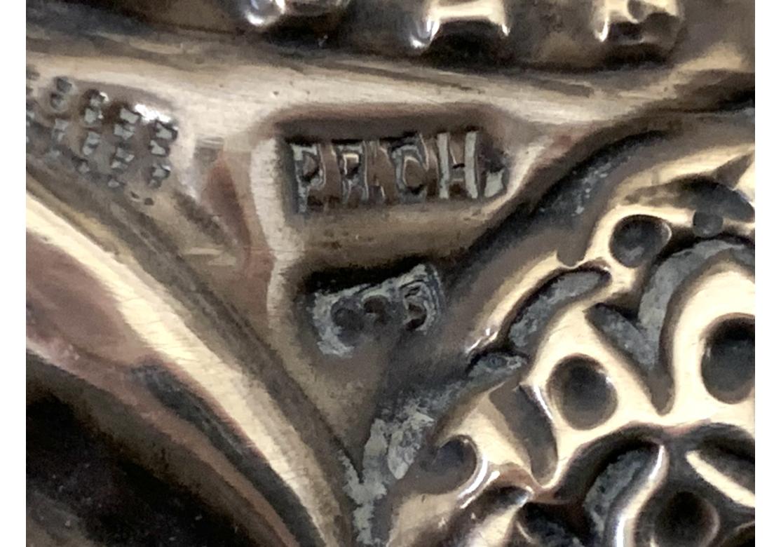 Marco de sobremesa antiguo peruano revestido de plata de ley repujada Victoriano en venta