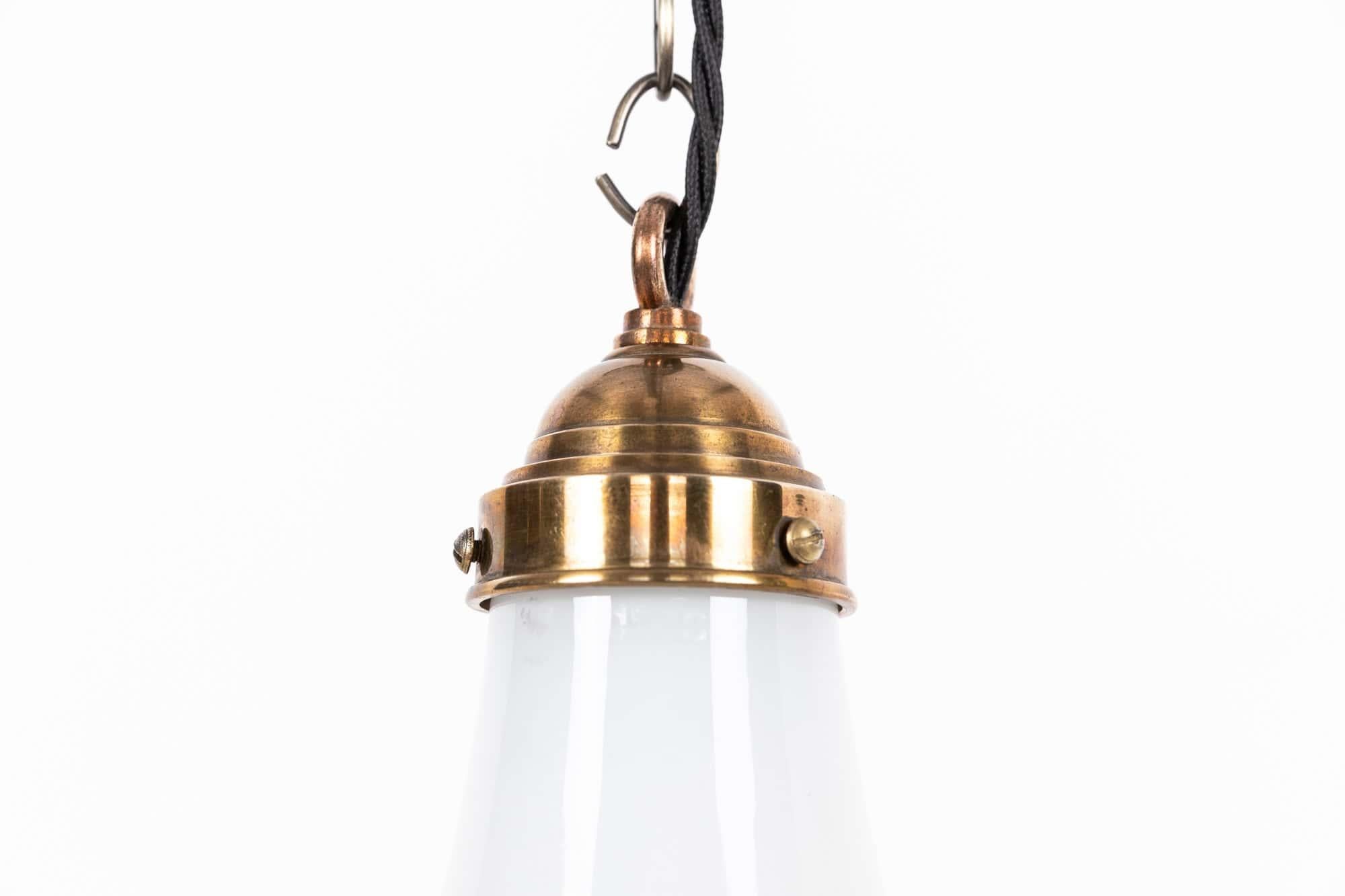 Antica lampada a sospensione in vetro opalino Peter Behrens Siemens Luzette, C.C. 1920 In condizioni discrete in vendita a London, GB