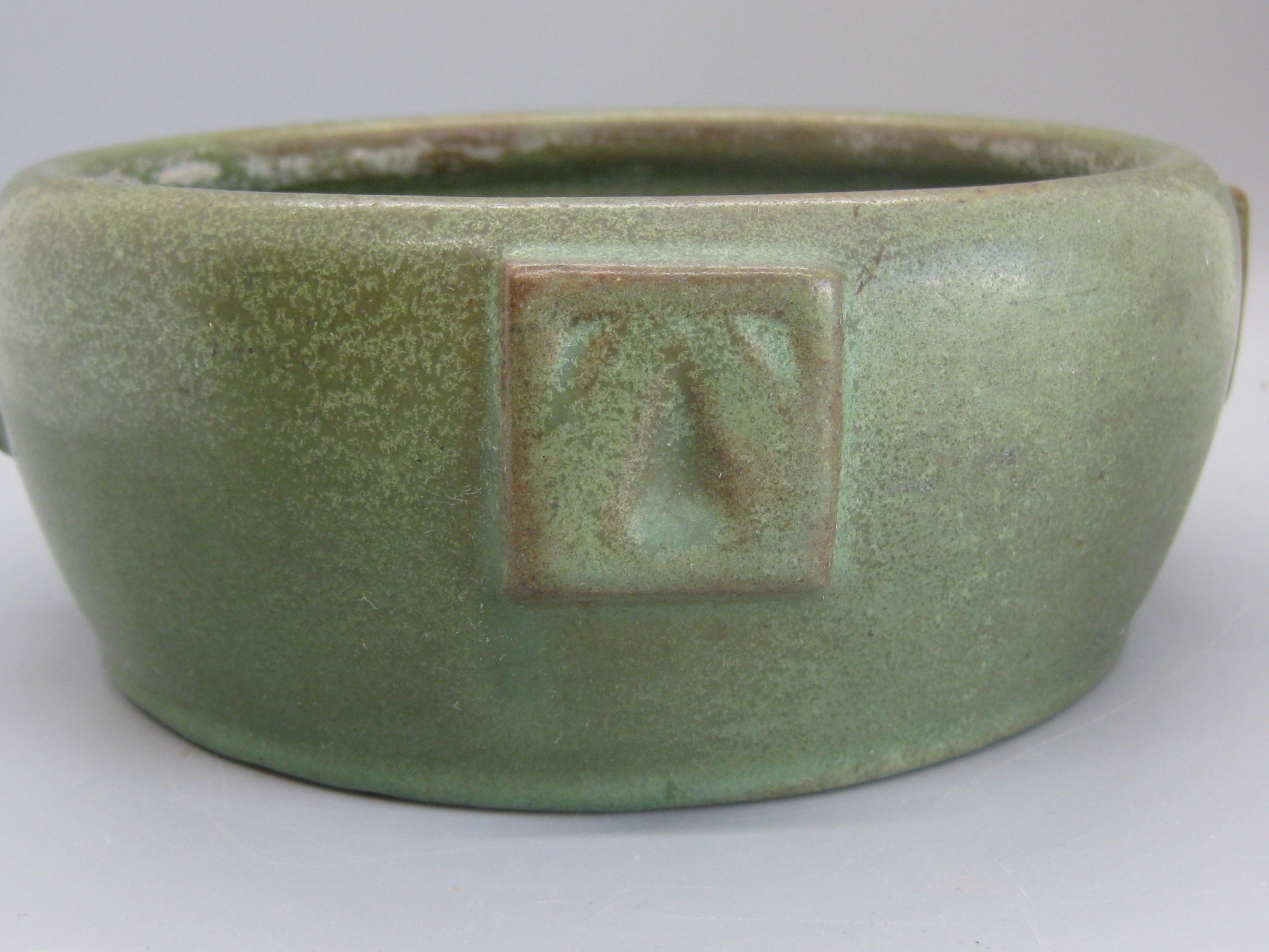Vase bol ancien en poterie d'art vert mat Peters & Reed de Zanesville Arts & Crafts en vente 4